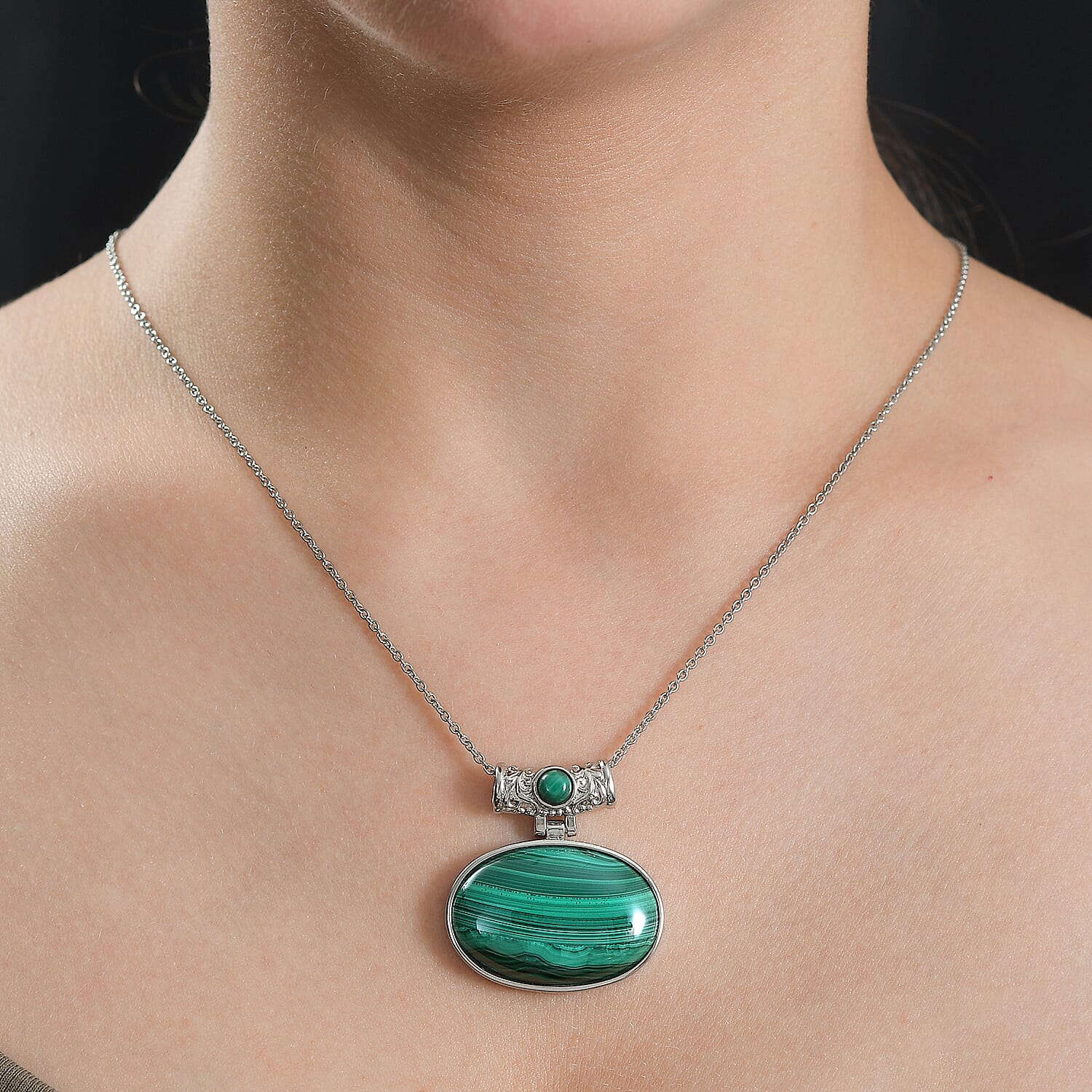 Malachite Pendant with Chain (Size - 20) 80.50 Ct.