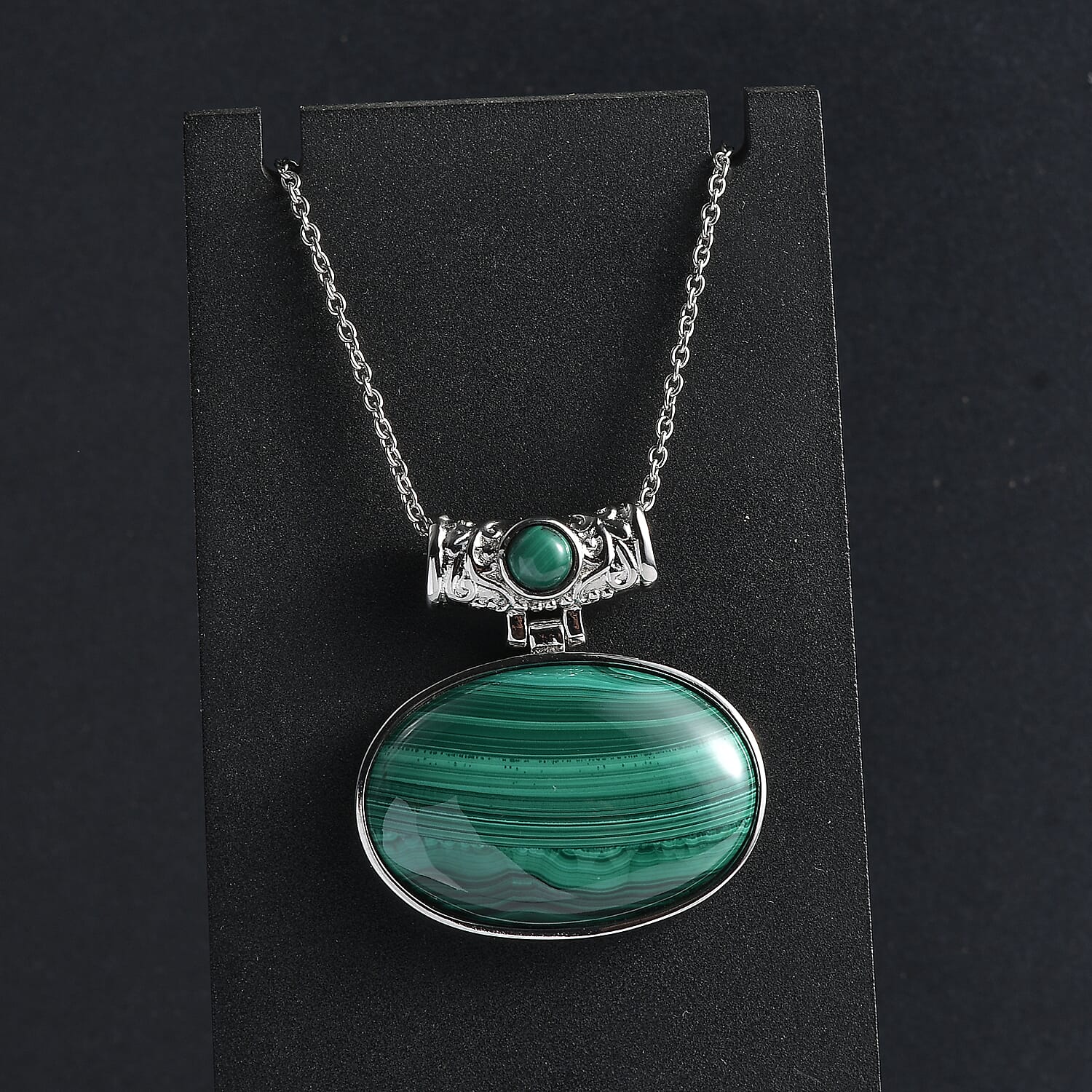 Malachite Pendant with Chain (Size - 20) 80.50 Ct.