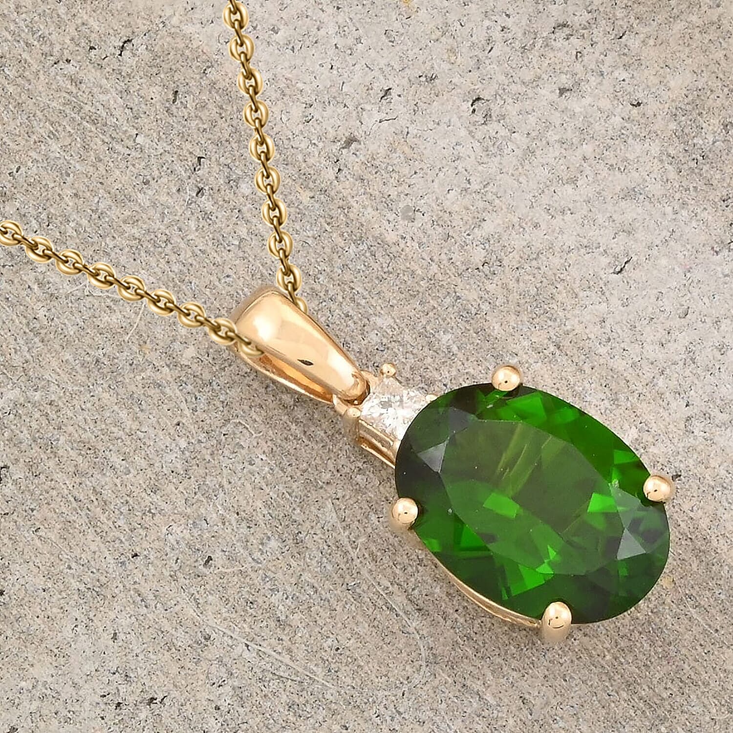 10K Yellow Gold,  Natural Chrome Diopside,  White Diamond Pendant with Chain (Size 18) 2.65ct  Gold Wt. 2.31 Gms  2.650  Ct.