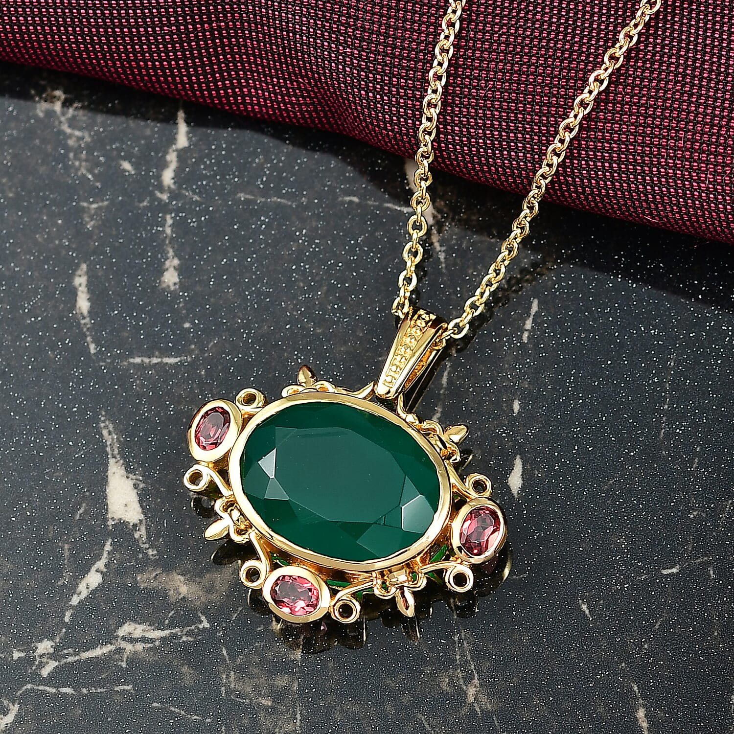 Verde Onyx & Orissa Rose Garnet Pendant with Chain (Size 20) in Yellow Gold Plating 8.40 Ct.