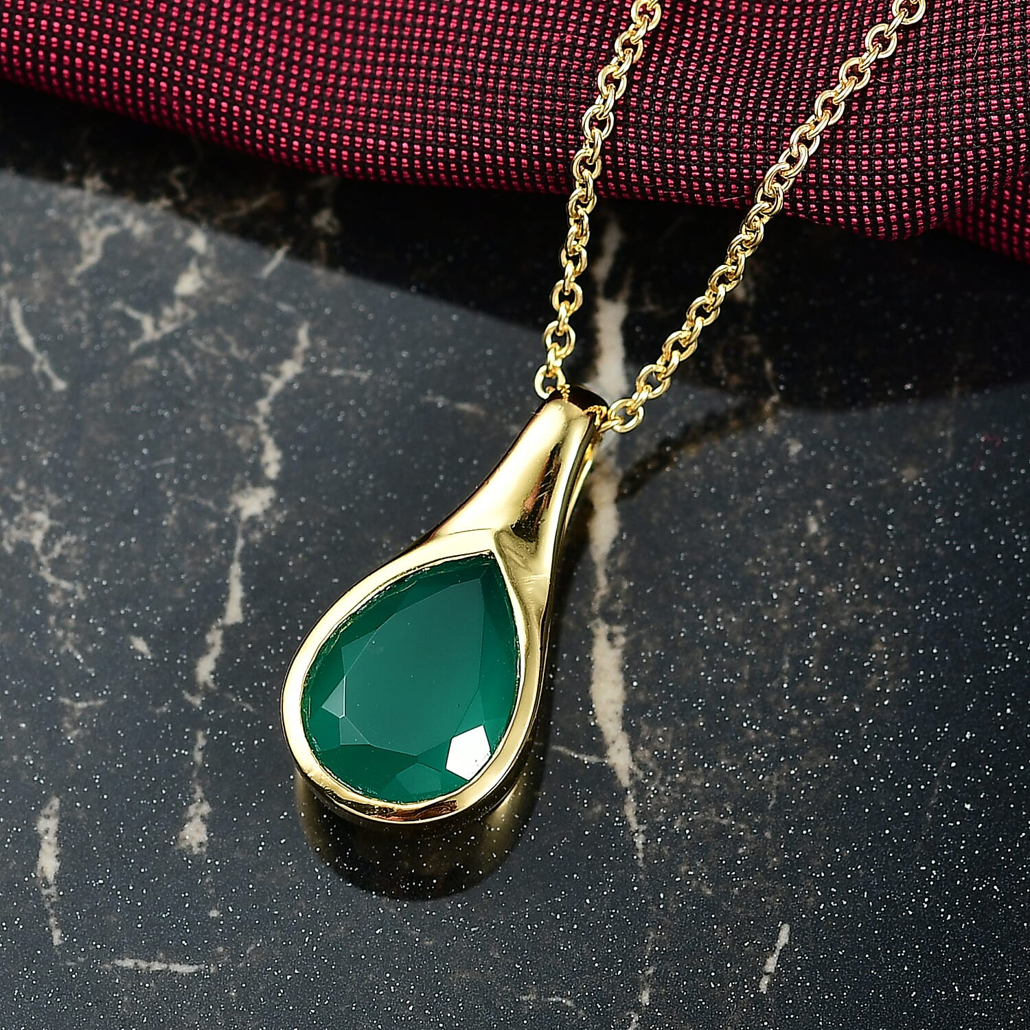 Verde Onyx Pendant with Chain (Size 20) in Yellow Gold Plating 4.41 Ct.