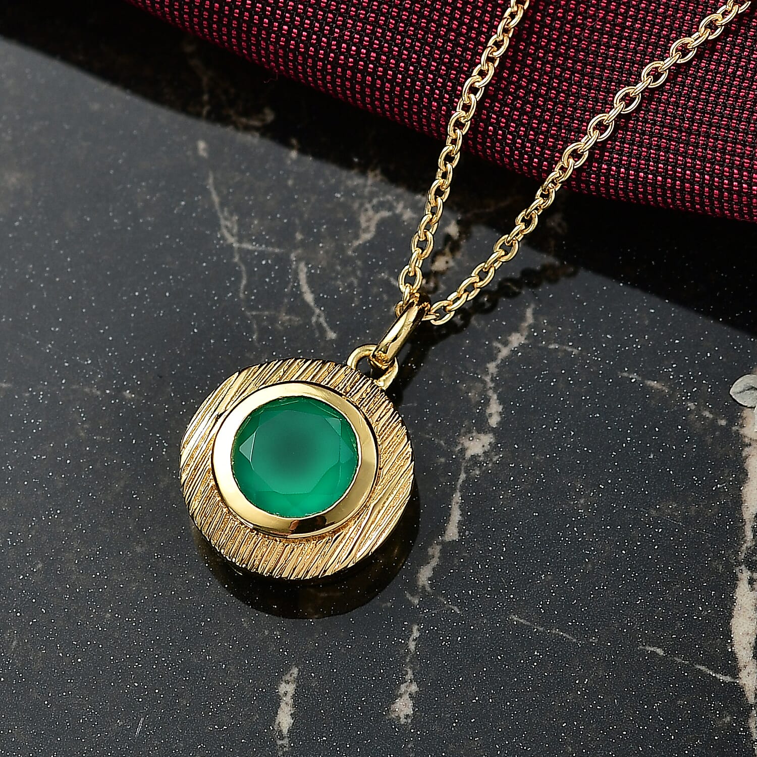 Verde Onyx Pendant with Chain (Size 20) in Yellow Gold Plating 1.68 Ct.