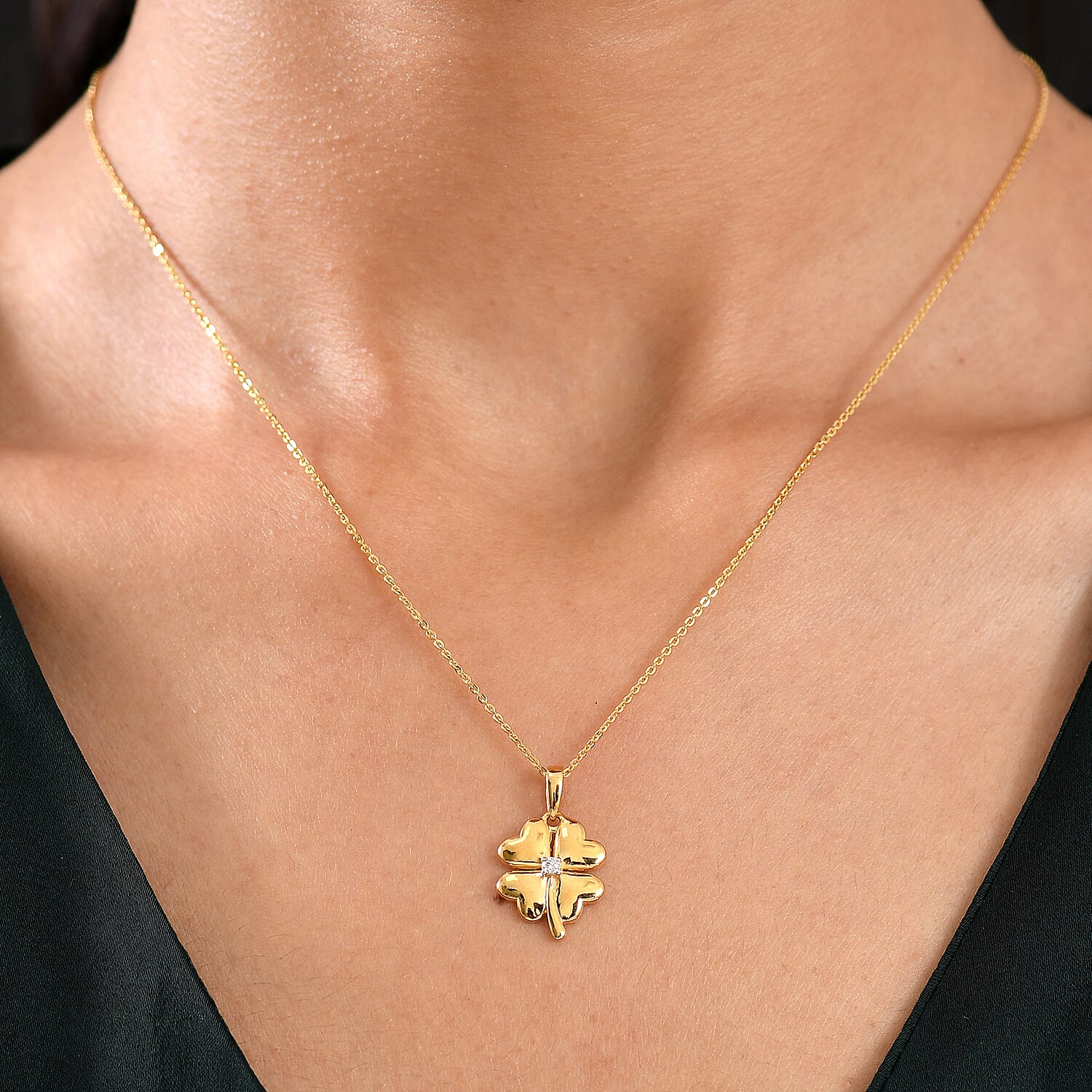 Luxuriant Lab Grown Diamond in Center (SI-GH) Pendant with Chain (Size 20) in 18K Vermeil Yellow Gold Plated Sterling Silver