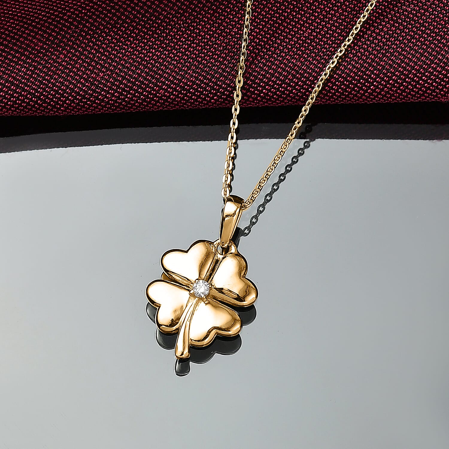 Luxuriant Lab Grown Diamond in Center (SI-GH) Pendant with Chain (Size 20) in 18K Vermeil Yellow Gold Plated Sterling Silver