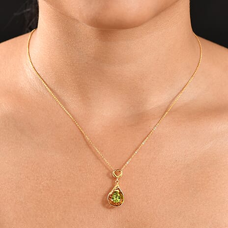 D'joy Natural Hebei Peridot Drop Pendant with Chain (Size 20) in Yellow Gold Plating Sterling Silver 1.04 Ct.