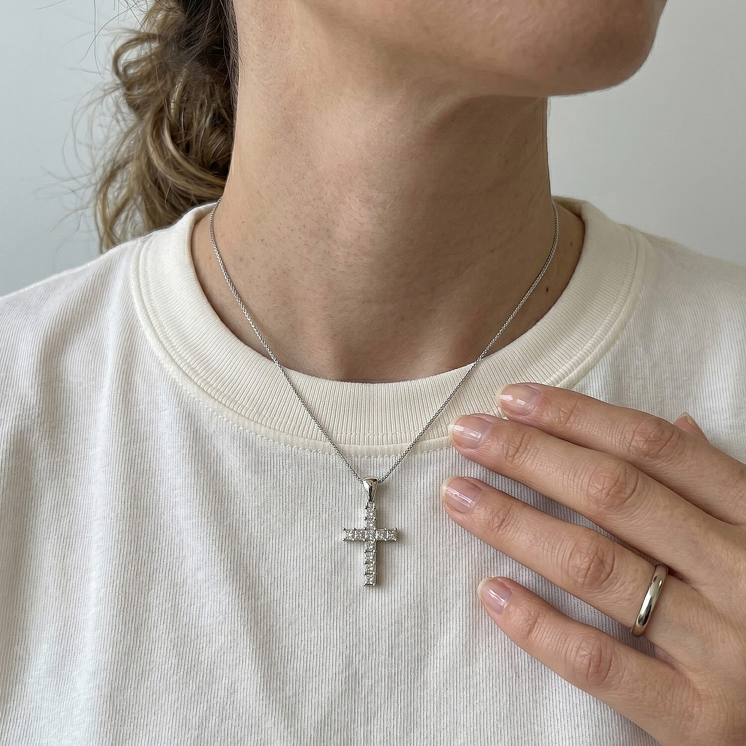 Luxuriant Lab Grown Diamond (VS-EF) Cross Pendant with Chain (Size 20) in Rhodium Overlay Sterling Silver