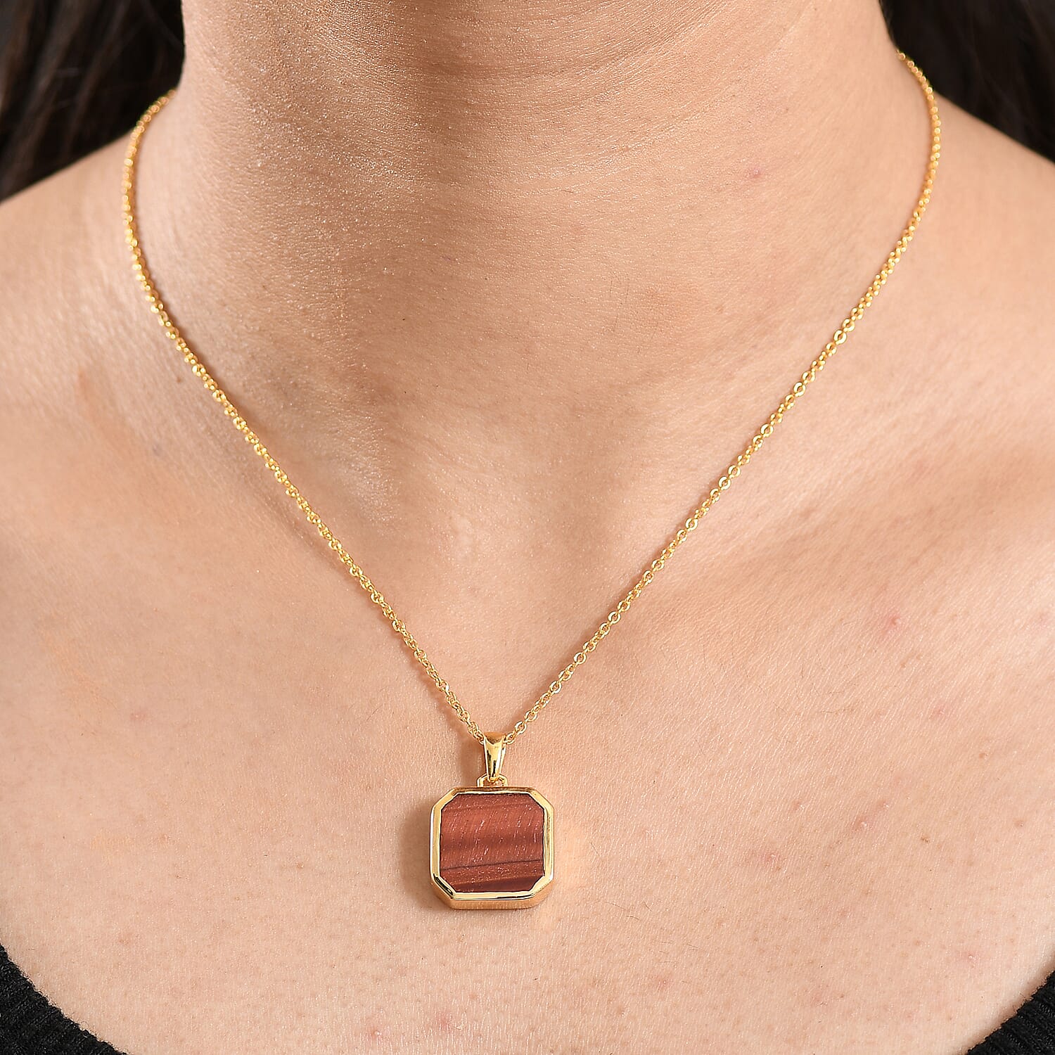 EverTrue Red Tiger Eye Pendant with Chain (Size 20) in Yellow Gold Plated 6.35 Ct.