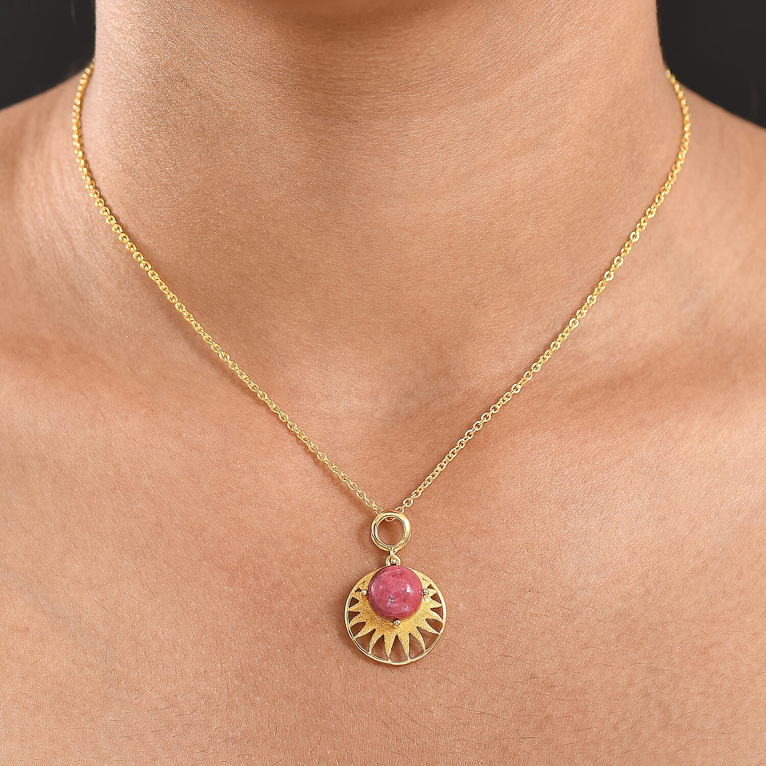 EverTrue Natural Thulite Pendant with Chain (Size 20) in Yellow Gold Plated 5.08 Ct.