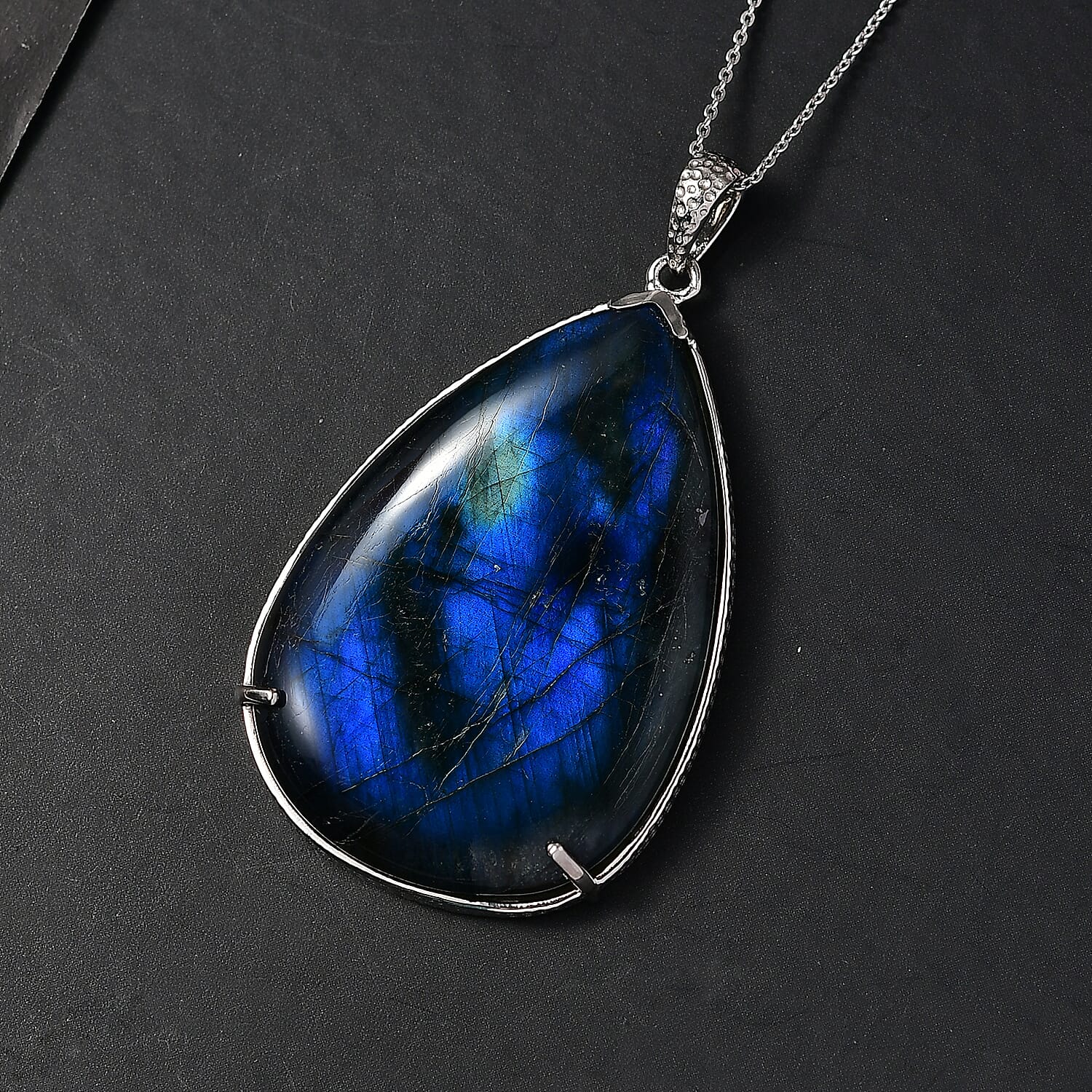 D'Joy Labradorite Pendant with Chain (Size 20) in Rhodium Overlay Sterling Silver 89.68 Ct, Silver Wt. 5.34 Gms.