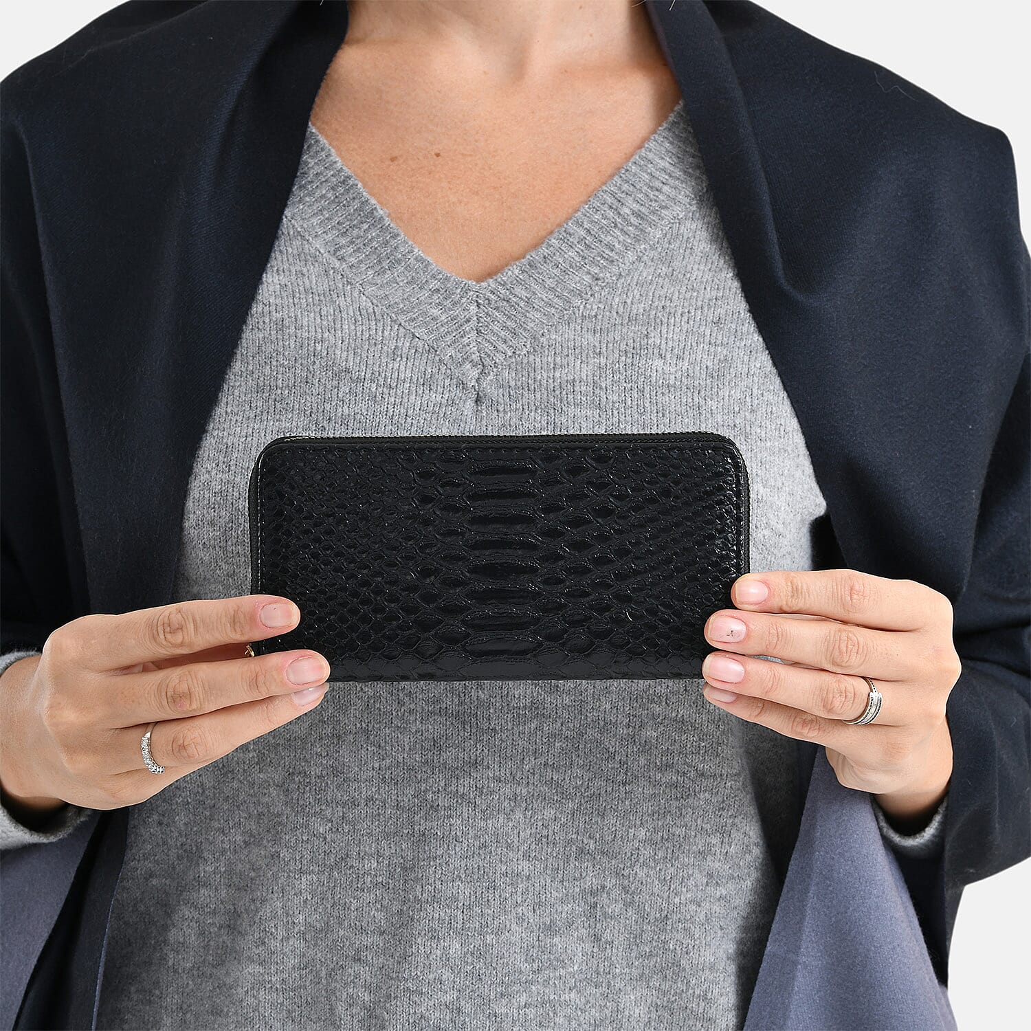 LA MAREY Croc-Embossed RFID Wallet & Fringed Scarf (180 x 70cm) -  Navy & Black