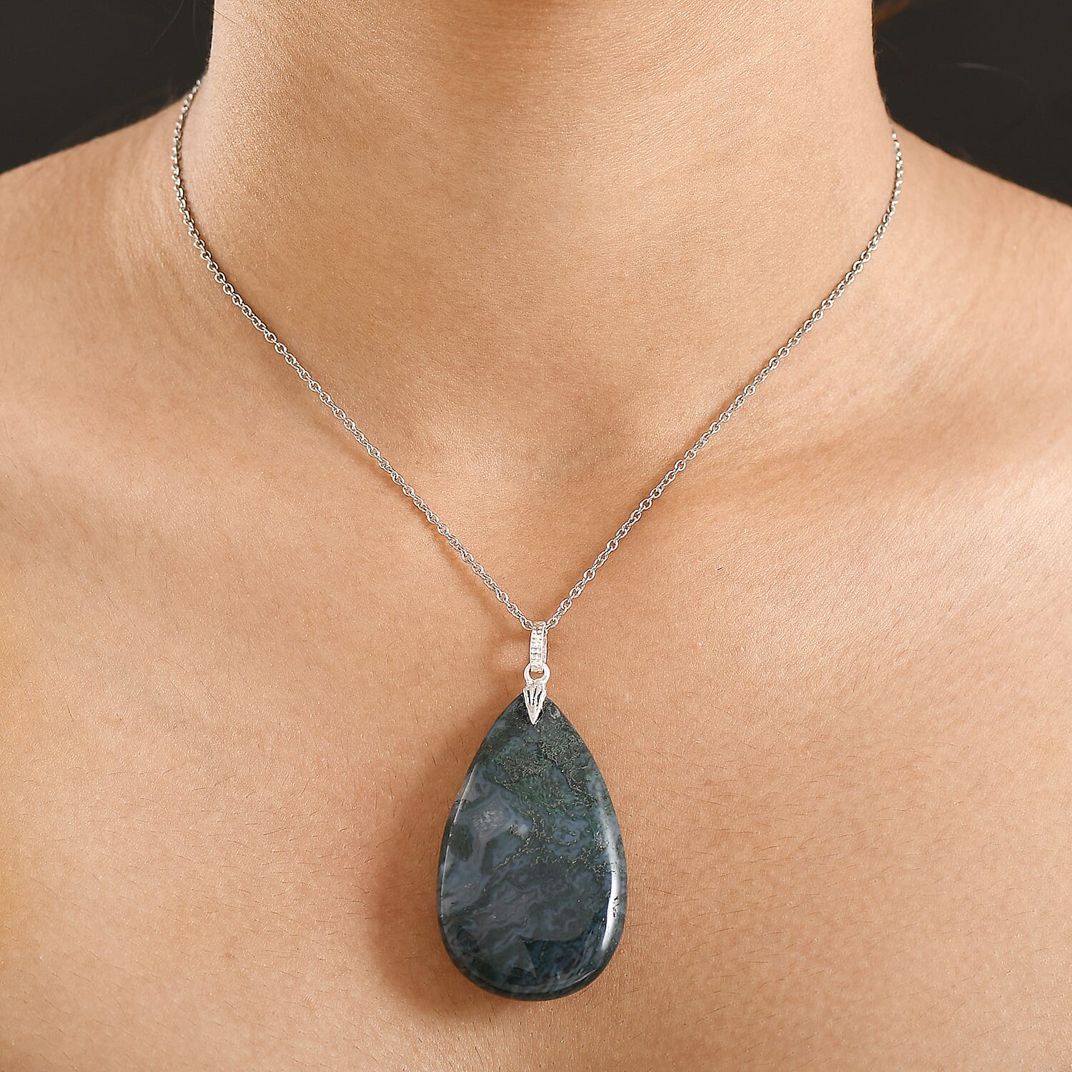 Green Jasper Pendant with Chain (Size 20) 119.18 Ct.