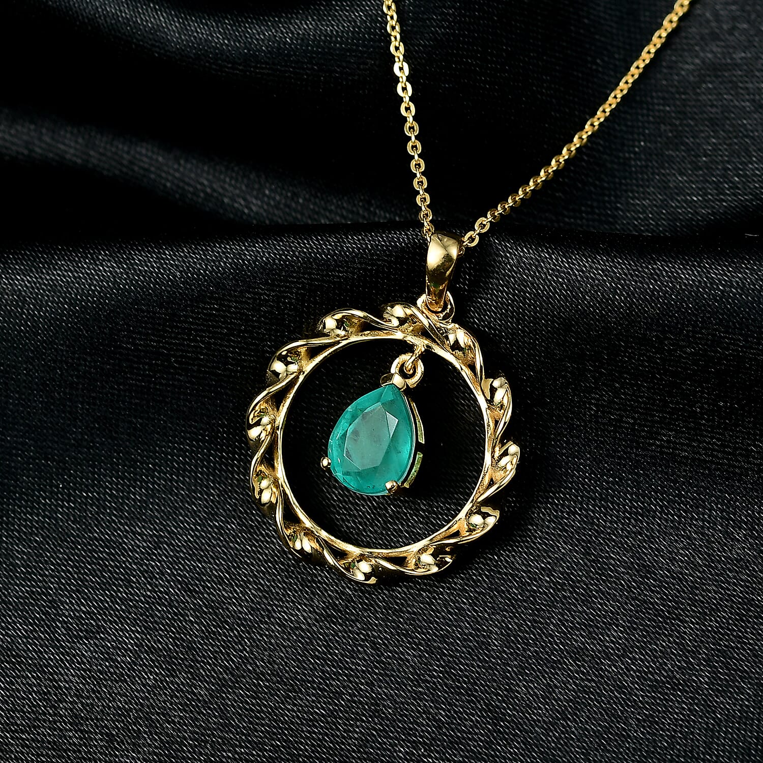 Emeraldine Triplet Quartz Torn Chain 19DC and Circle Pendant  Sterling Silver  1.516  Ct.