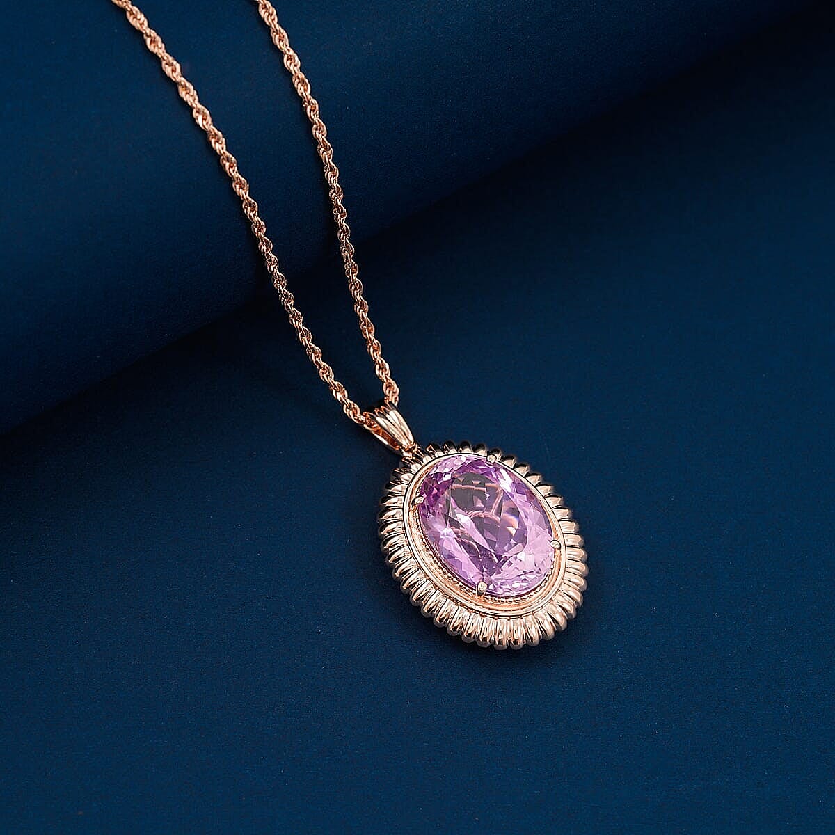 Luxuriant - 9K Rose Gold AGI Certified AAA Martha Rocha Kunzite Pendant with Chain (Size 18) 15.11 Ct, Gold Wt. 7.00Gms