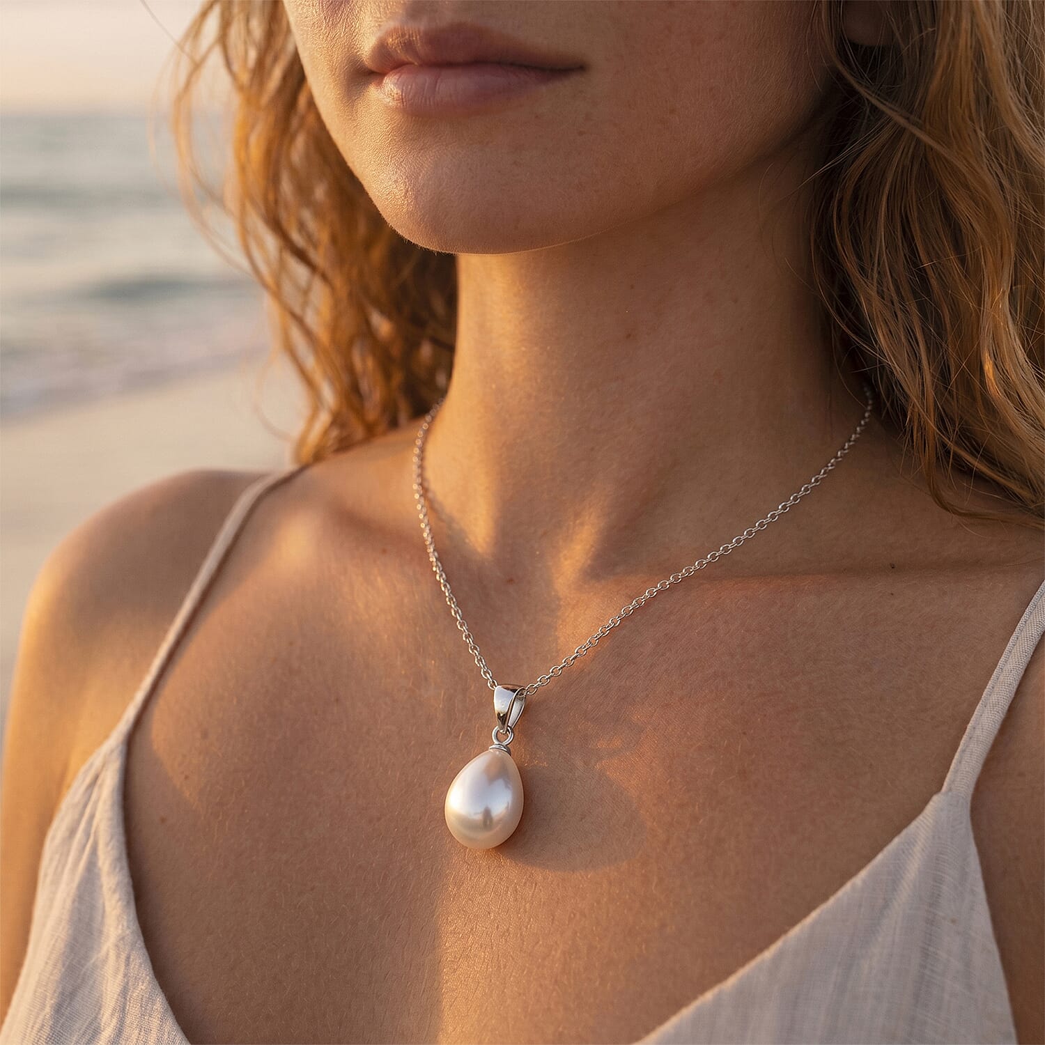 White Shell Pearl Pendant with Chain (Size 20)