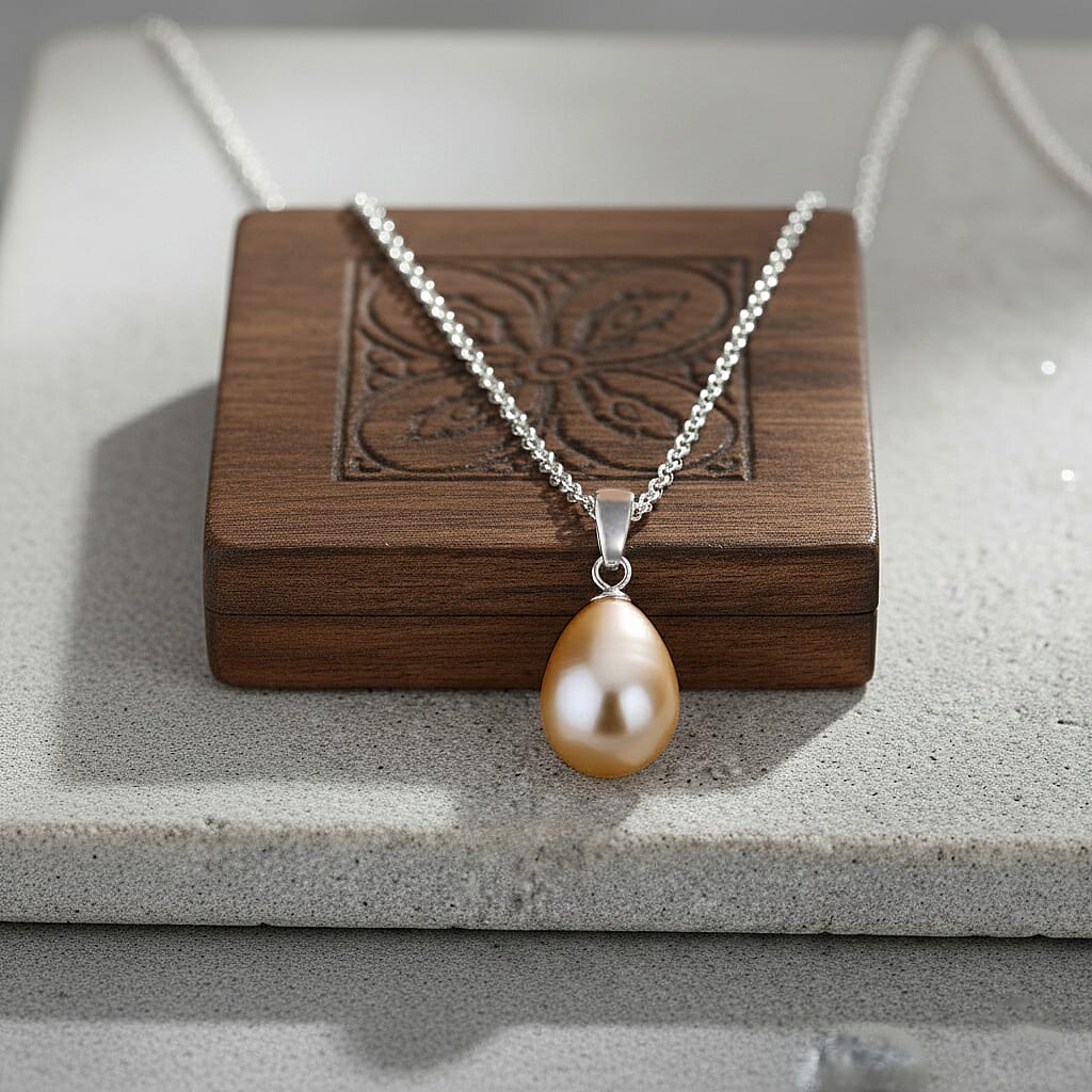 Golden Shell Pearl Pendant with Chain (Size 20) in Silver Tone 12.00 Ct.