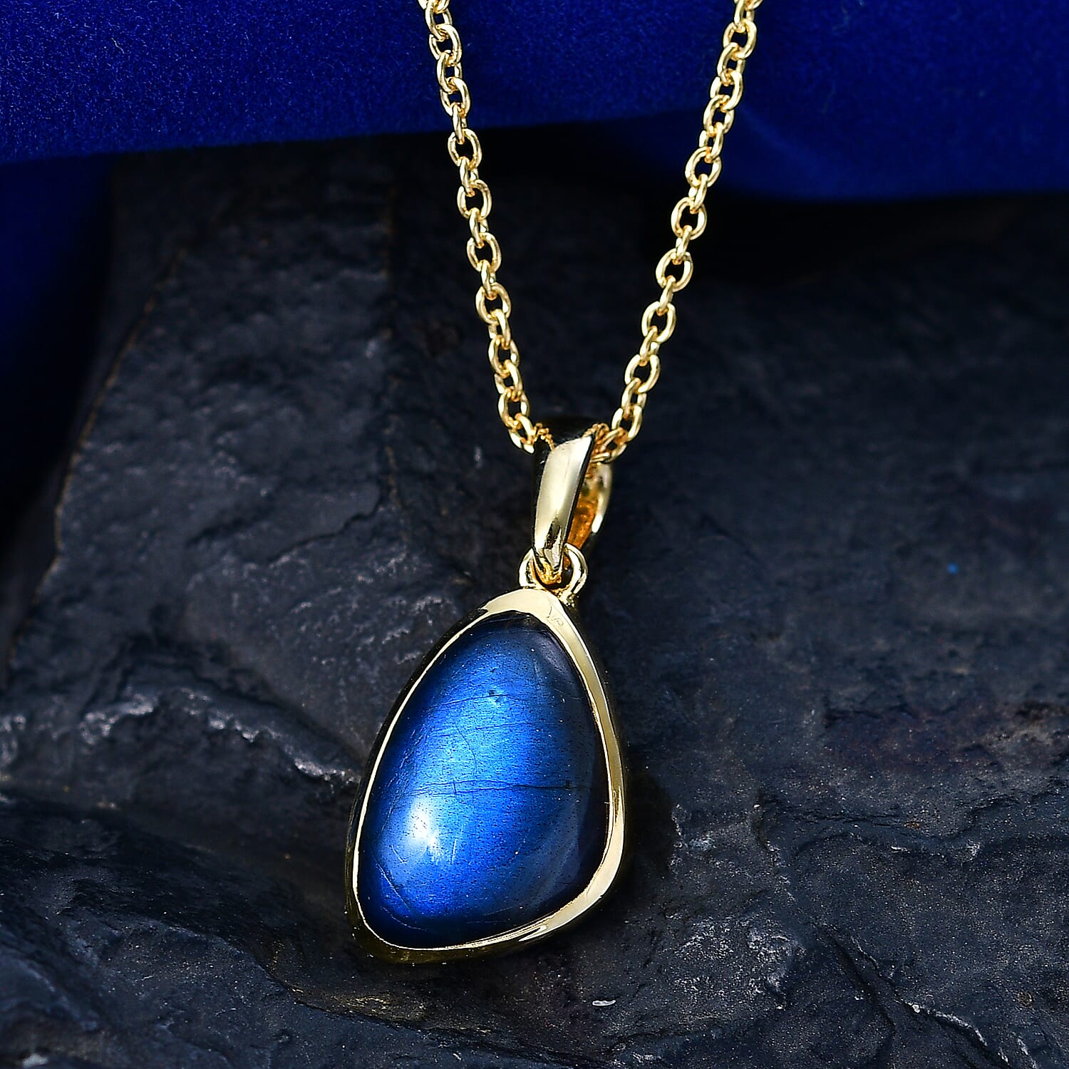 EverTrue - Labradorite Pendant with Chain (Size 20) in Yellow Gold Tone 7.00 Ct.