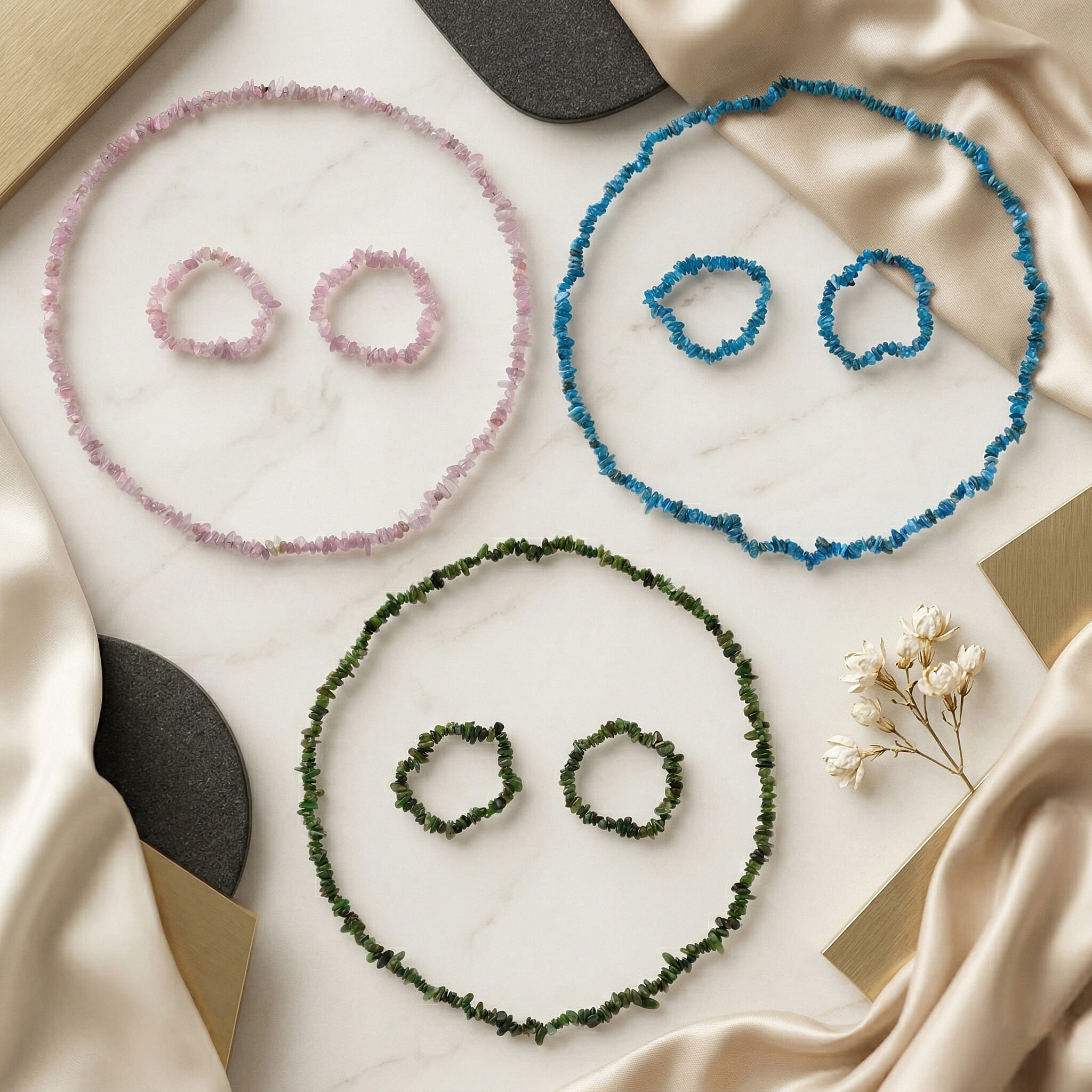 Set of 3 - Nephrite Jade, Kunzite & Neon Apatite Chips Necklace (Size - 32) & 6 pcs of Stretchable Bracelet (Size - 7) 1350.00 Ct.