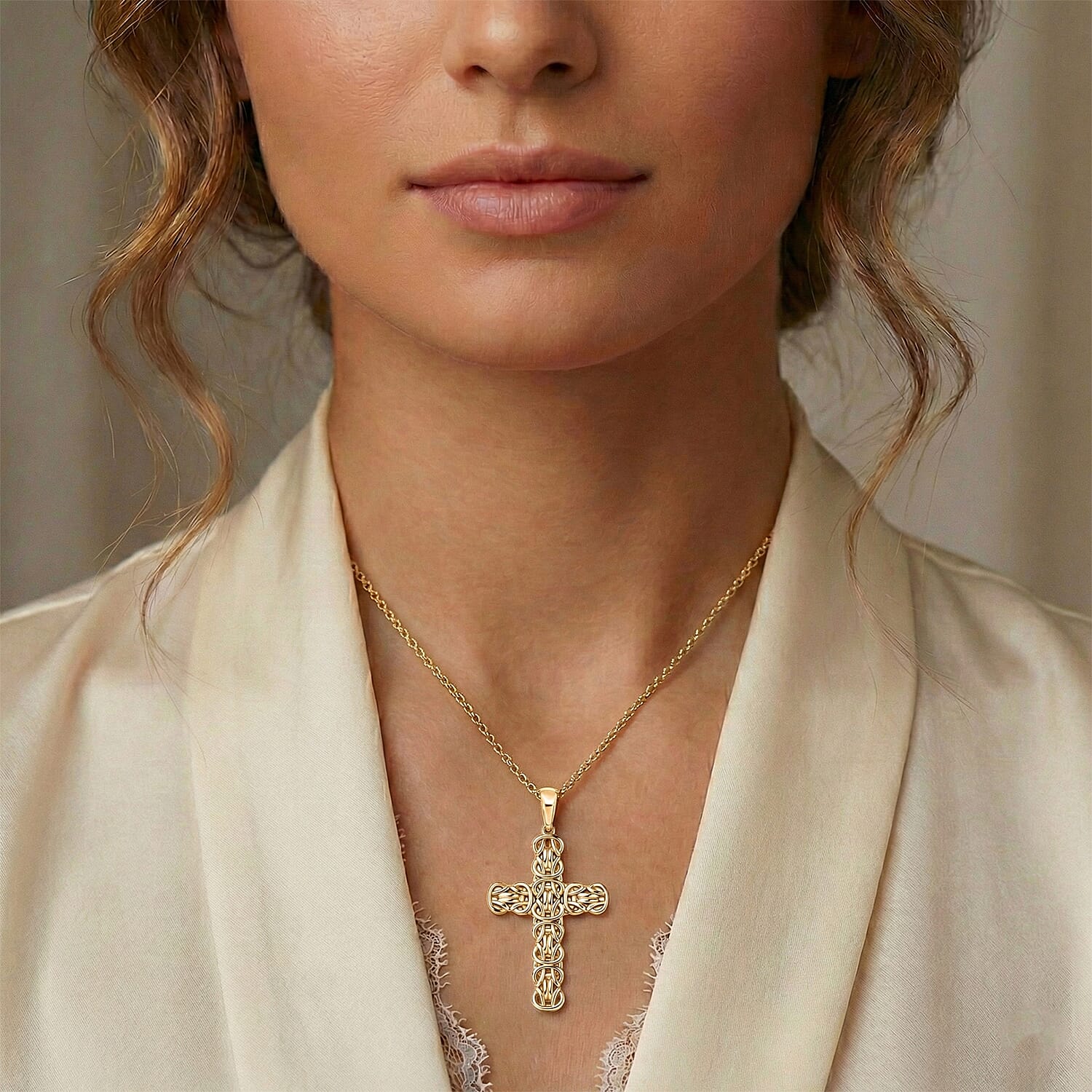 EverTrue Cross Pendant with Chain (Size 20) in Yellow Gold Tone