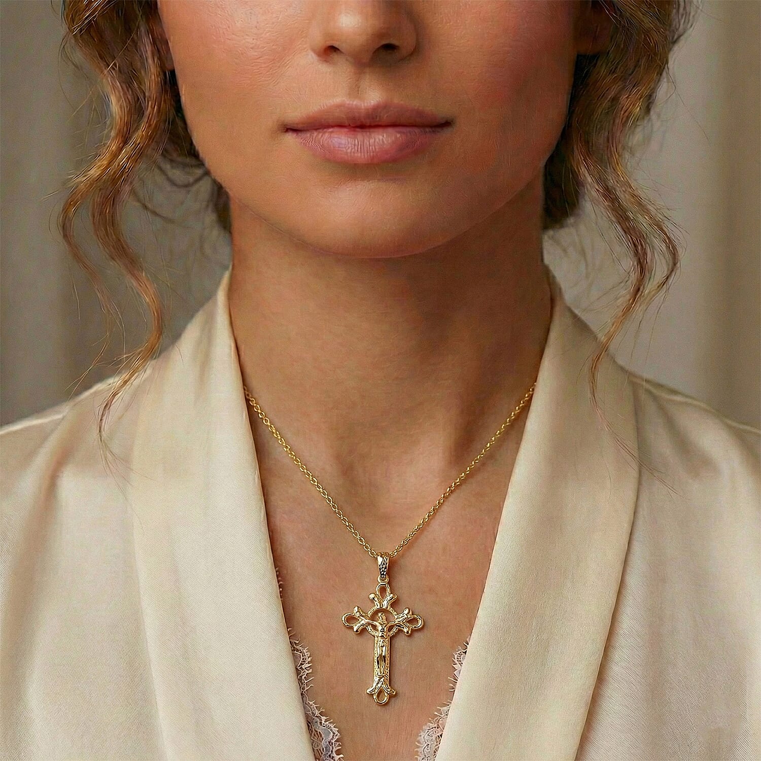 EverTrue Cross Pendant with Chain (Size 20) in Yellow Gold Tone