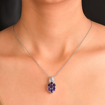 https://tjcuk.sirv.com/Products/44/6/4460681/EverTrue-African-Amethyst-Floral-Cluster-Pendant-with-Chain-Size-20-3-_4460681_1.jpg?w=342&h=342