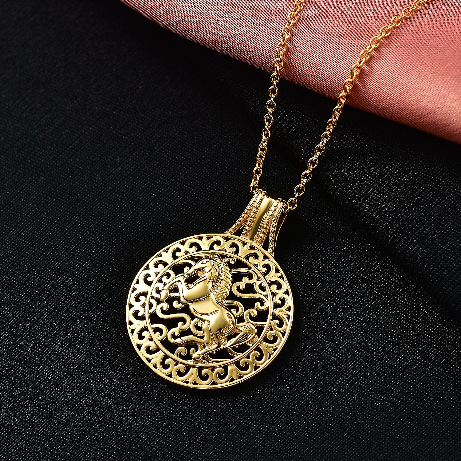 Pendant in Yellow Gold Plated Sterling Silver with Chain (Size 20)