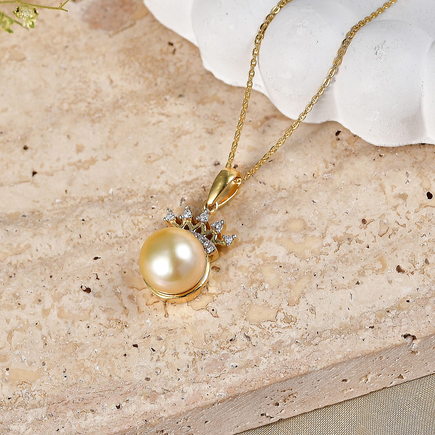 Luxuriant - Golden South Sea Pearl & Lab Grown Diamond (SI-G-H) Pendant with Chain (Size 20) in 18K Vermeil Yellow Gold Plated Sterling Silver 7.34 Ct.