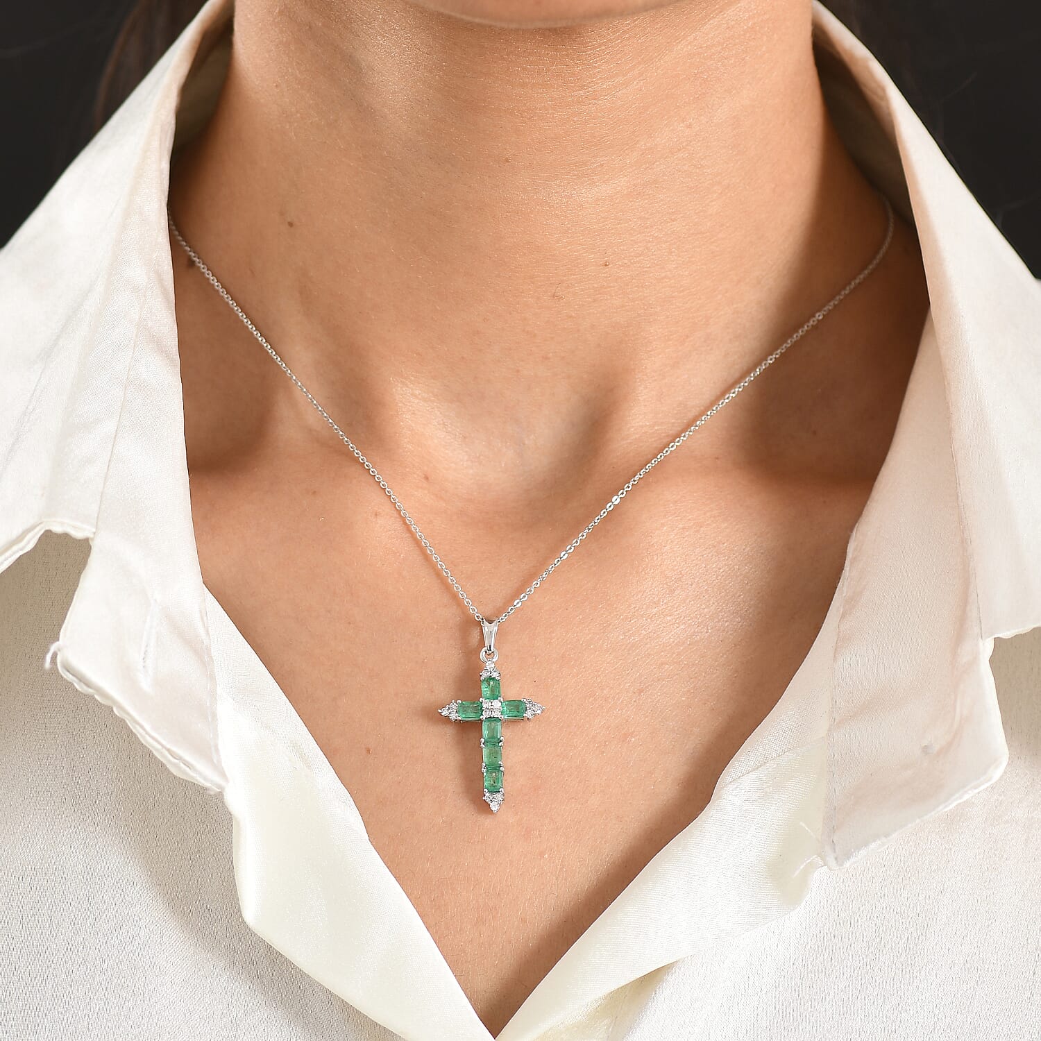 Luxuriant - AAA Zambian Emerald & Lab Grown Diamond (SI-G-H) Pendant with Chain (Size 20) in Rhodium Overlay Sterling Silver 1.50 Ct.