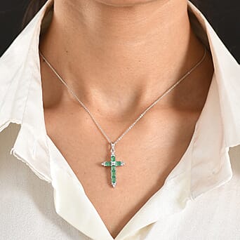 https://tjcuk.sirv.com/Products/44/7/4477612/Luxuriant-AAA-Zambian-Emerald-Lab-Grown-Diamond-SI-G-H-Pendant-with-Ch_4477612_1.jpg?w=342&h=342