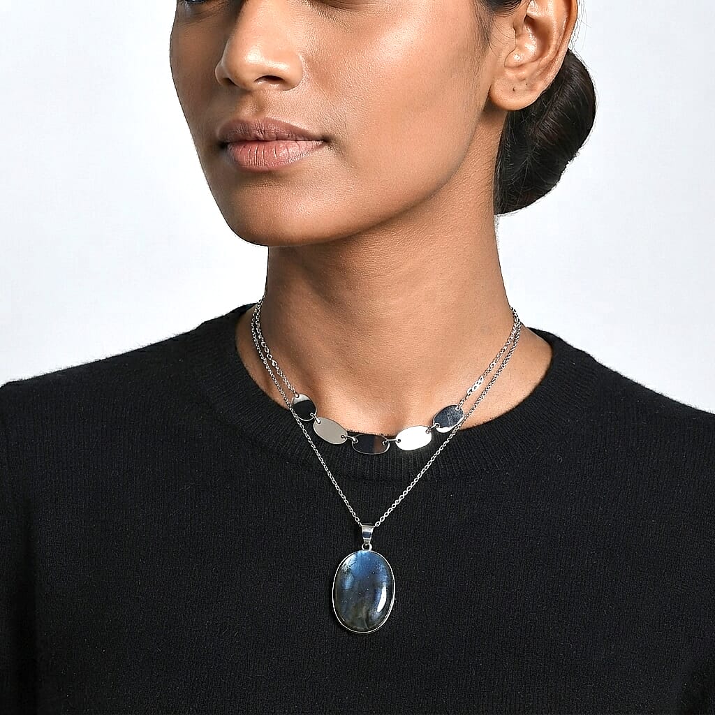 D'Joy - Labradorite Solitaire Pendant in Platinum Overlay Sterling Silver with Chain (Size 20) 39.50 Ct.