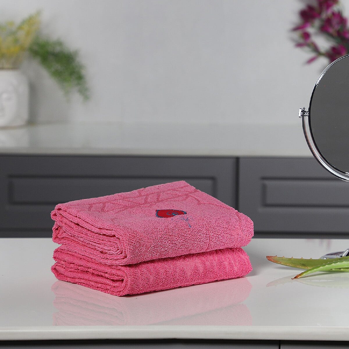 Set of 2 - 100% Cotton Embroidered Terry Bath Towel (Size:130X70 CM) - Pink.