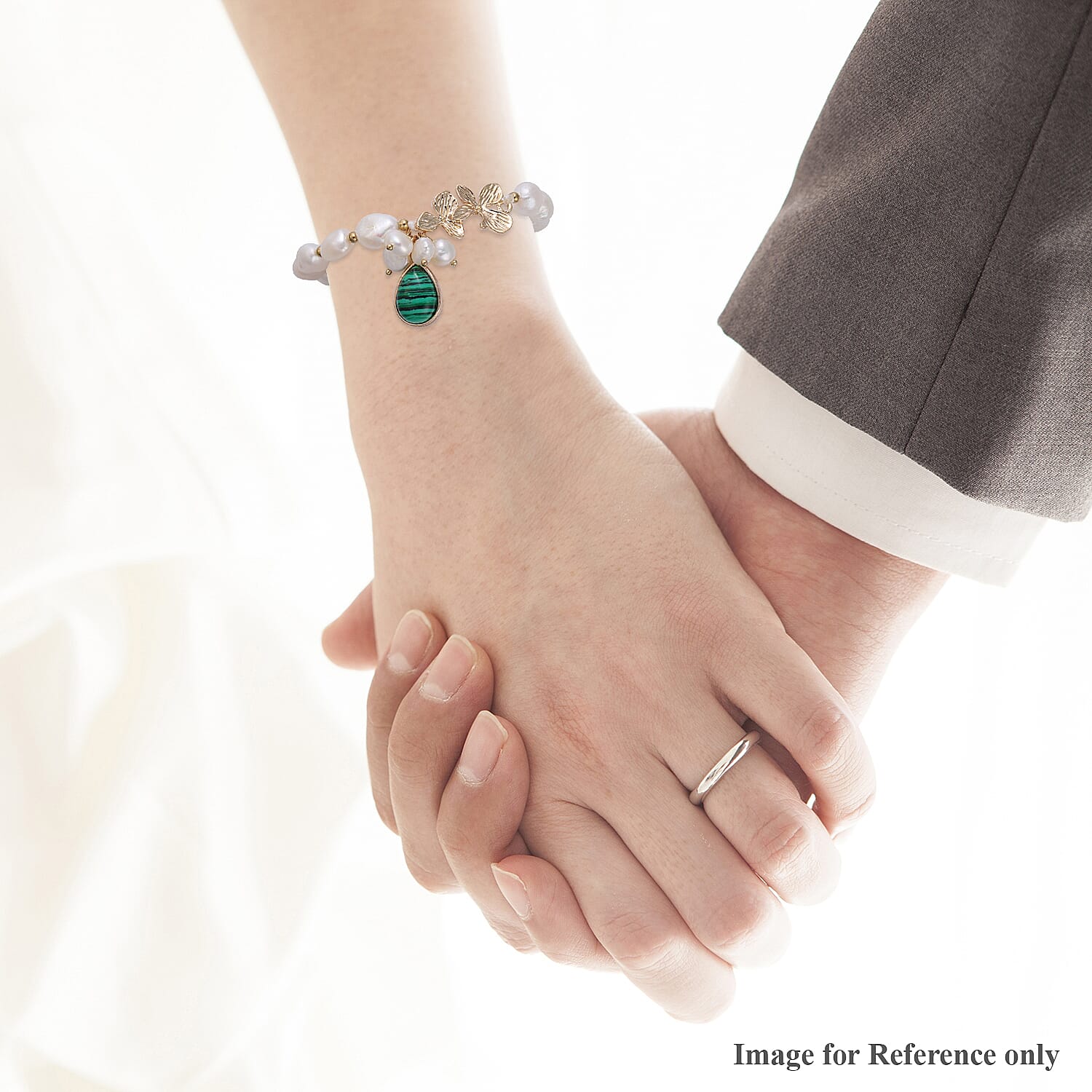 Malachite and White Freshwater Pearl Bracelet (Size 7.5 with 2 inch Extender) in Gold Tone