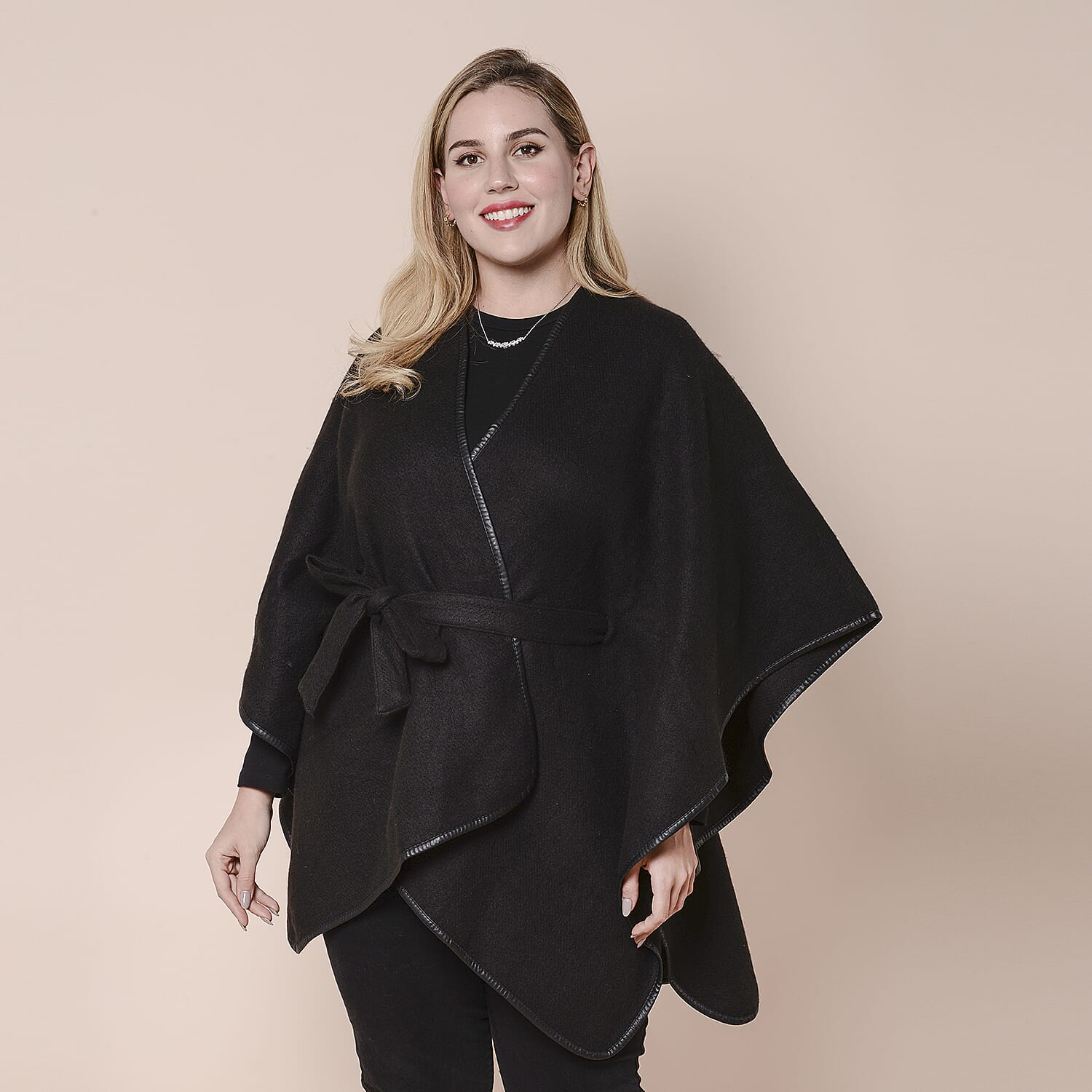 LA MAREY Black Plaid Pattern Kimono with Belt (105x83cm)