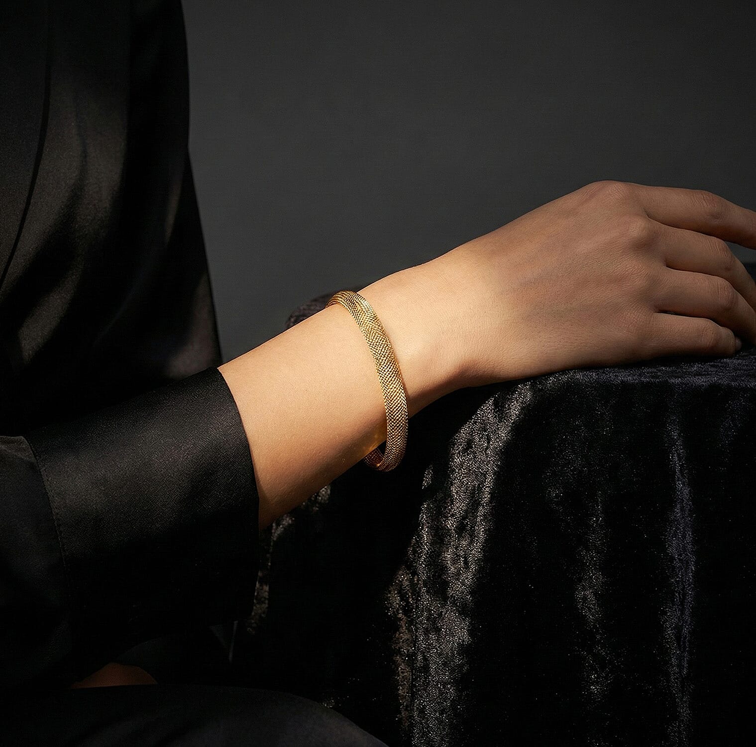 Maestro Collection - Italian Made 9K Yellow Gold Mesh Stretchable Bangle