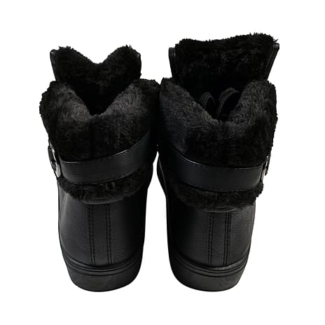 Womens Flat Faux Fur Lined Grip Sole Winter Ankle Boots (Size 4) - Black