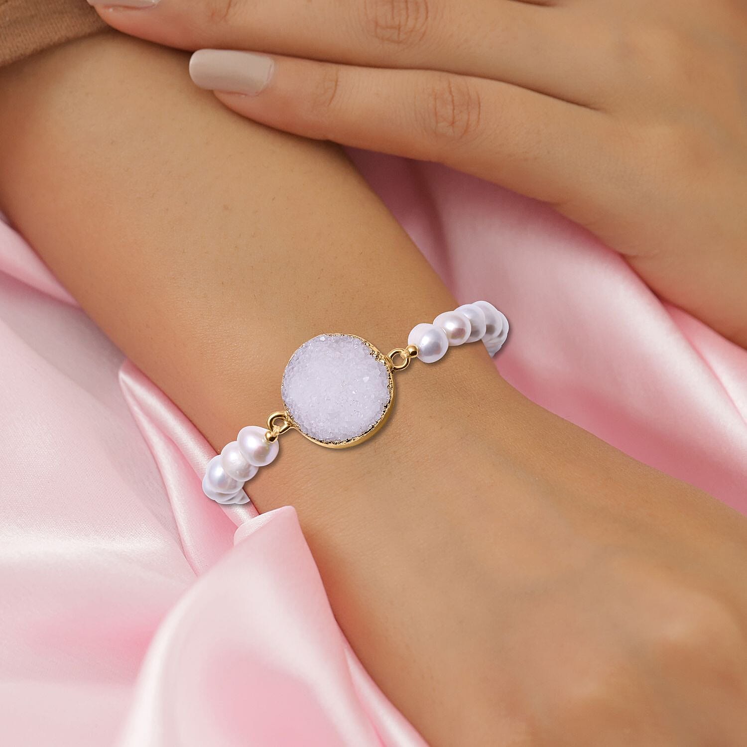 Snow White Drusy Quartz and White Freshwater Pearl Bracelet (Size 7.5) in Yellow Gold Tone