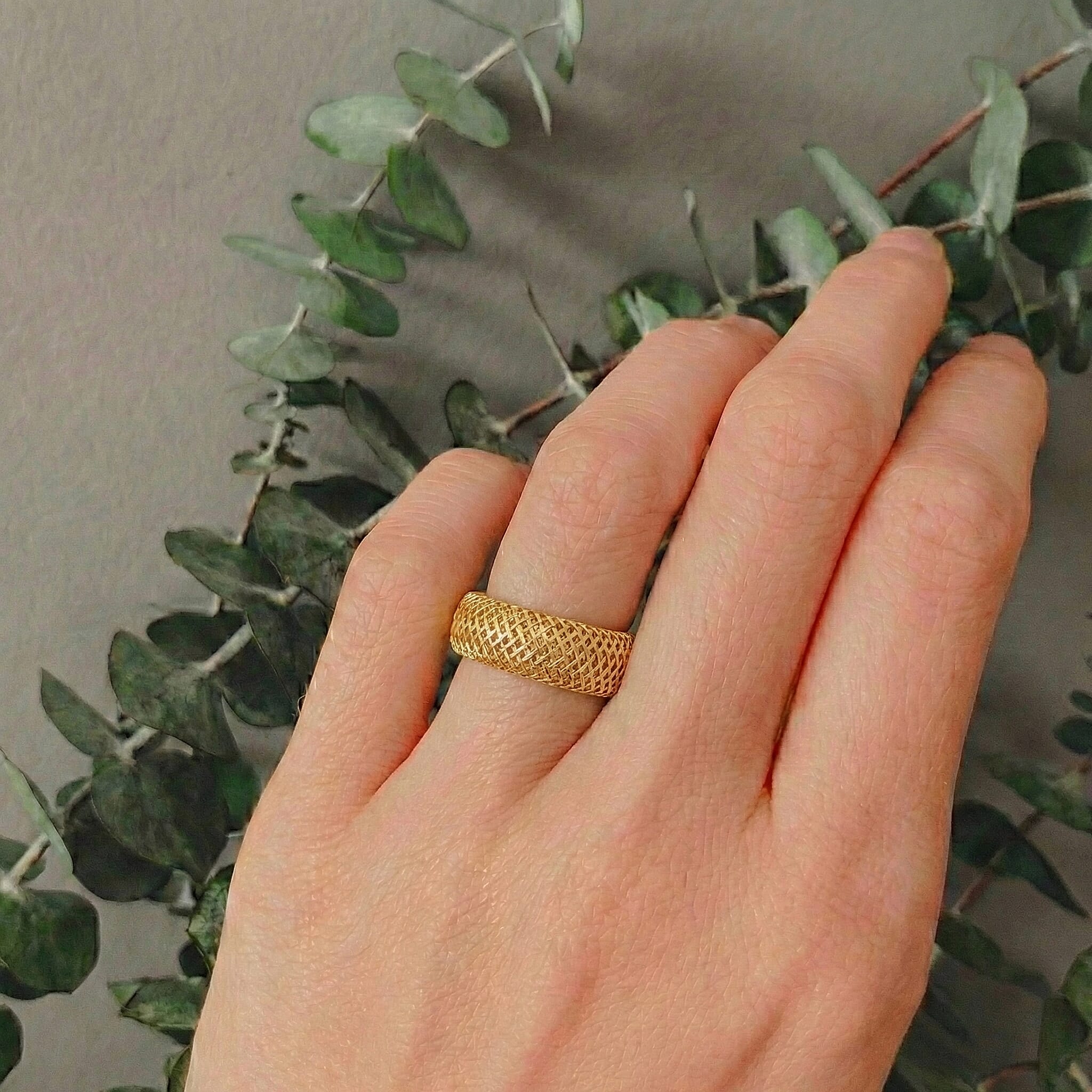 Italian Made - 9K Yellow Gold Stretchable Mesh Ring (Size Medium)