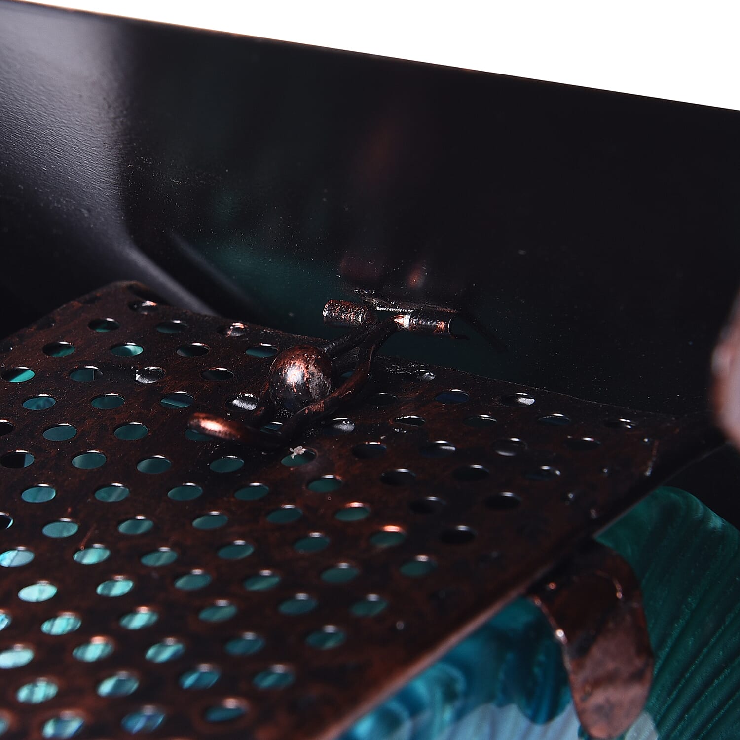 Garden Theme Hand Painted Solar Robin Pattern Lantern Bird Feeder (Size 18x14x33cm) - Red and Multi