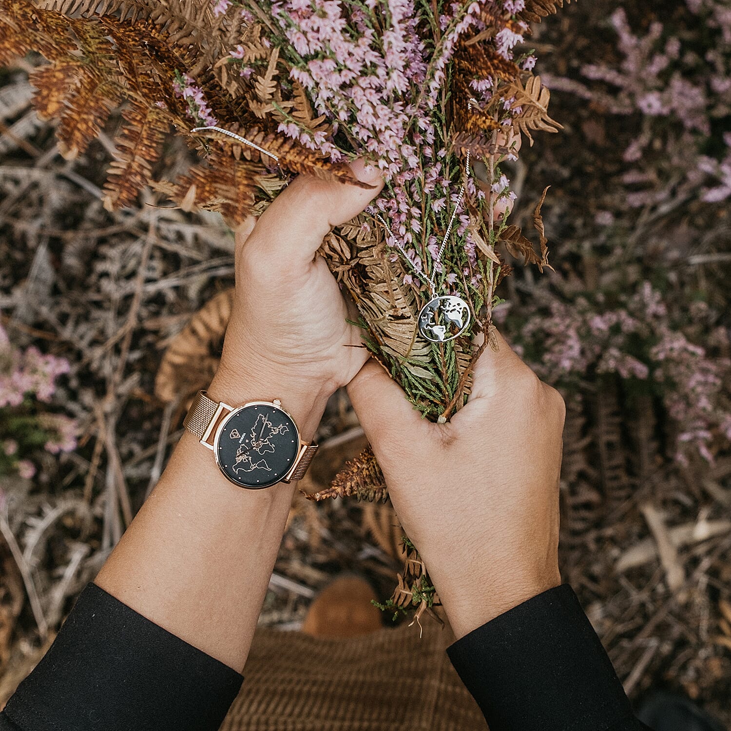 Neptune Carte du Monde Black-Rose Gold Mesh Watch