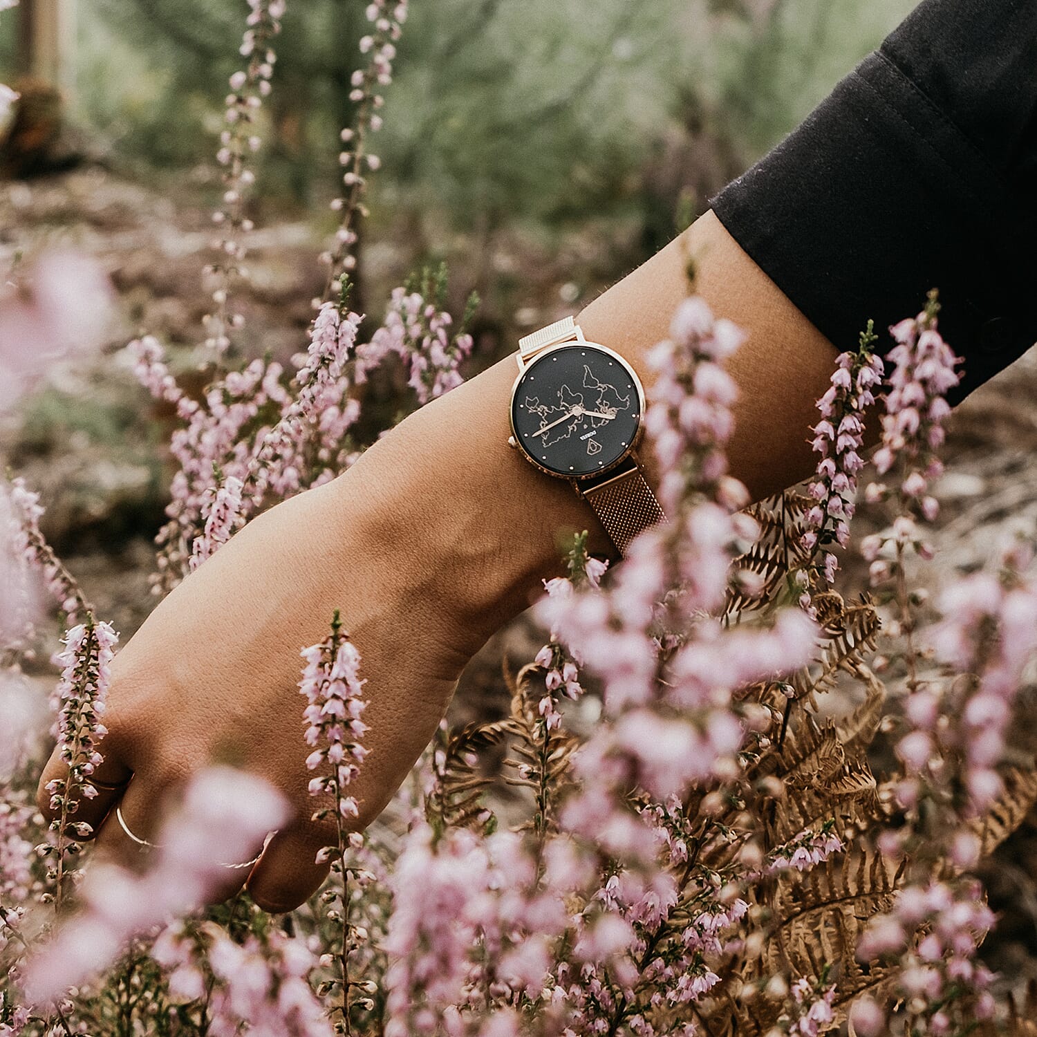 Neptune Carte du Monde Black-Rose Gold Mesh Watch