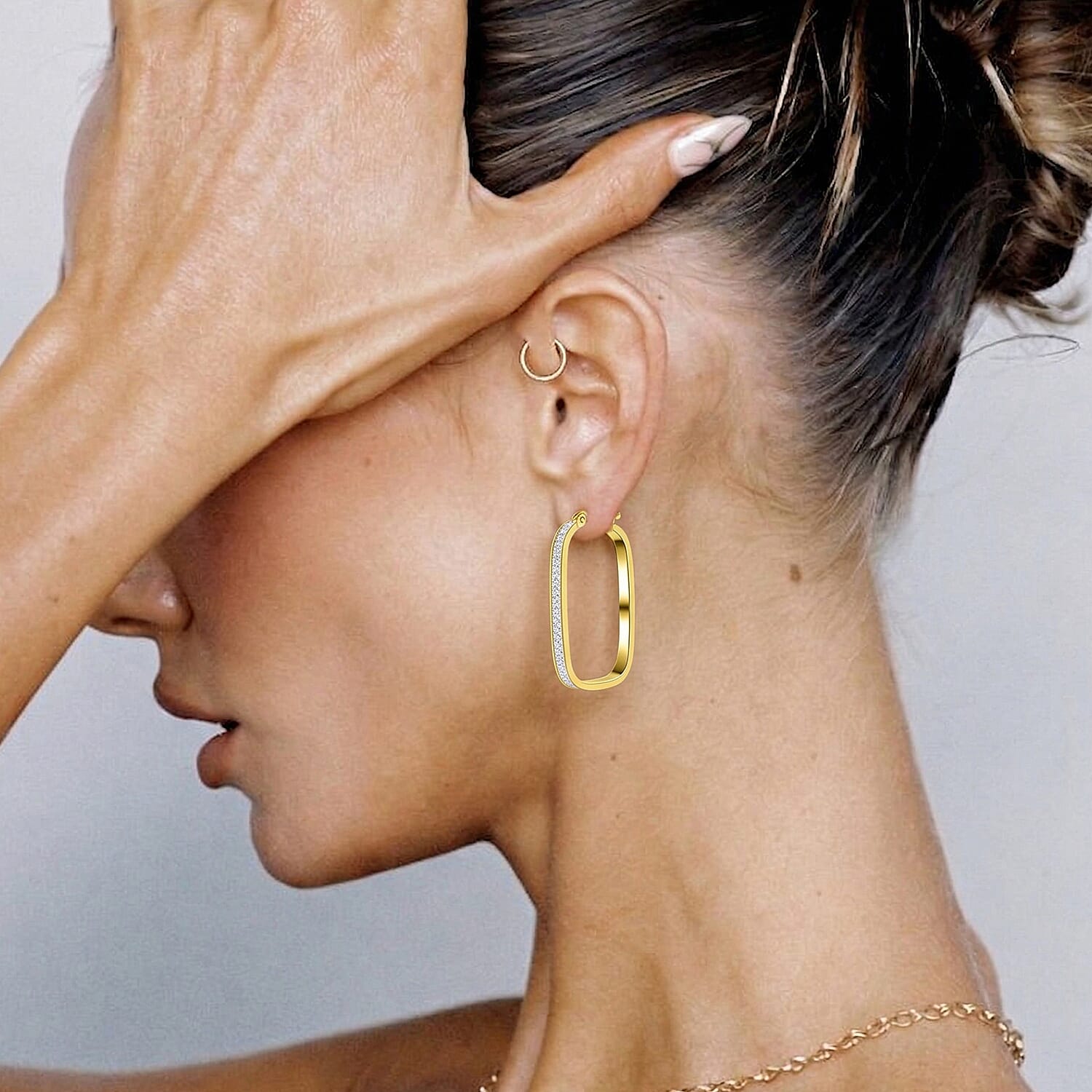 9K Yellow Gold 2.5MM X 30.5MM Stardust Rounded Rectangle Earrings 2.1 grams