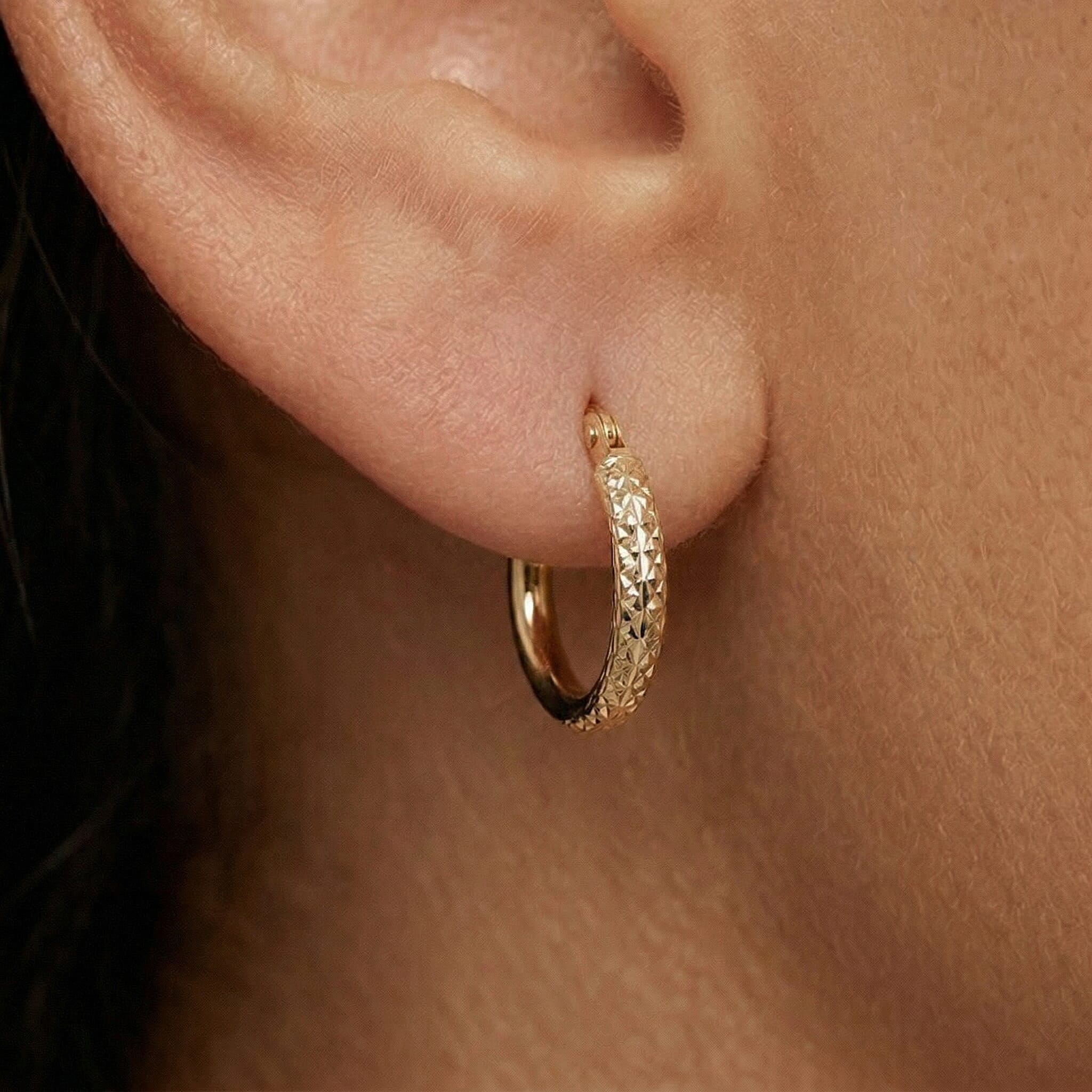 9K Yellow Gold 2.5MM Tube 15MM Diamond Hoop Cut Creole Earrings 1 grams