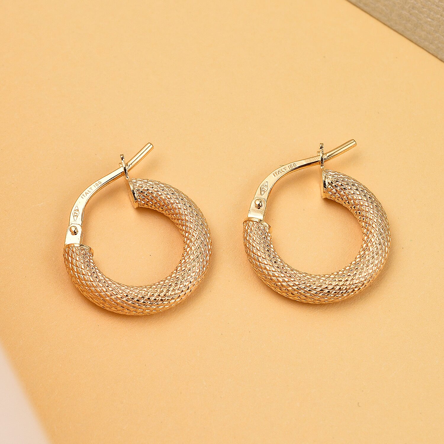 9K Yellow Gold  Earring,  Gold Wt. 0.9 Gms