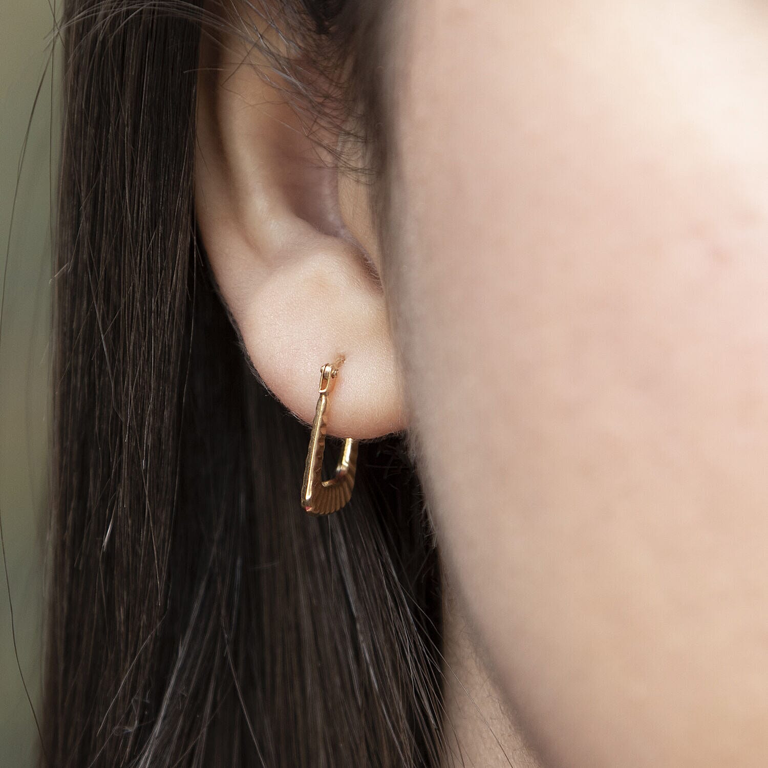 9K Yellow Gold 12MM X 15MM Ribbed Creole Earrings 0.38 grams