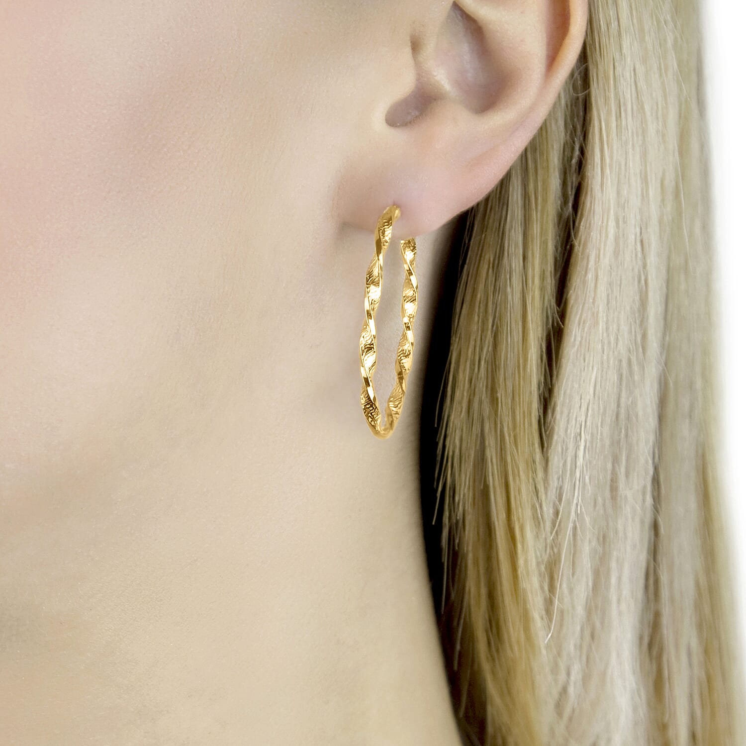 9K Yellow Gold  Earring,  Gold Wt. 2.6 Gms