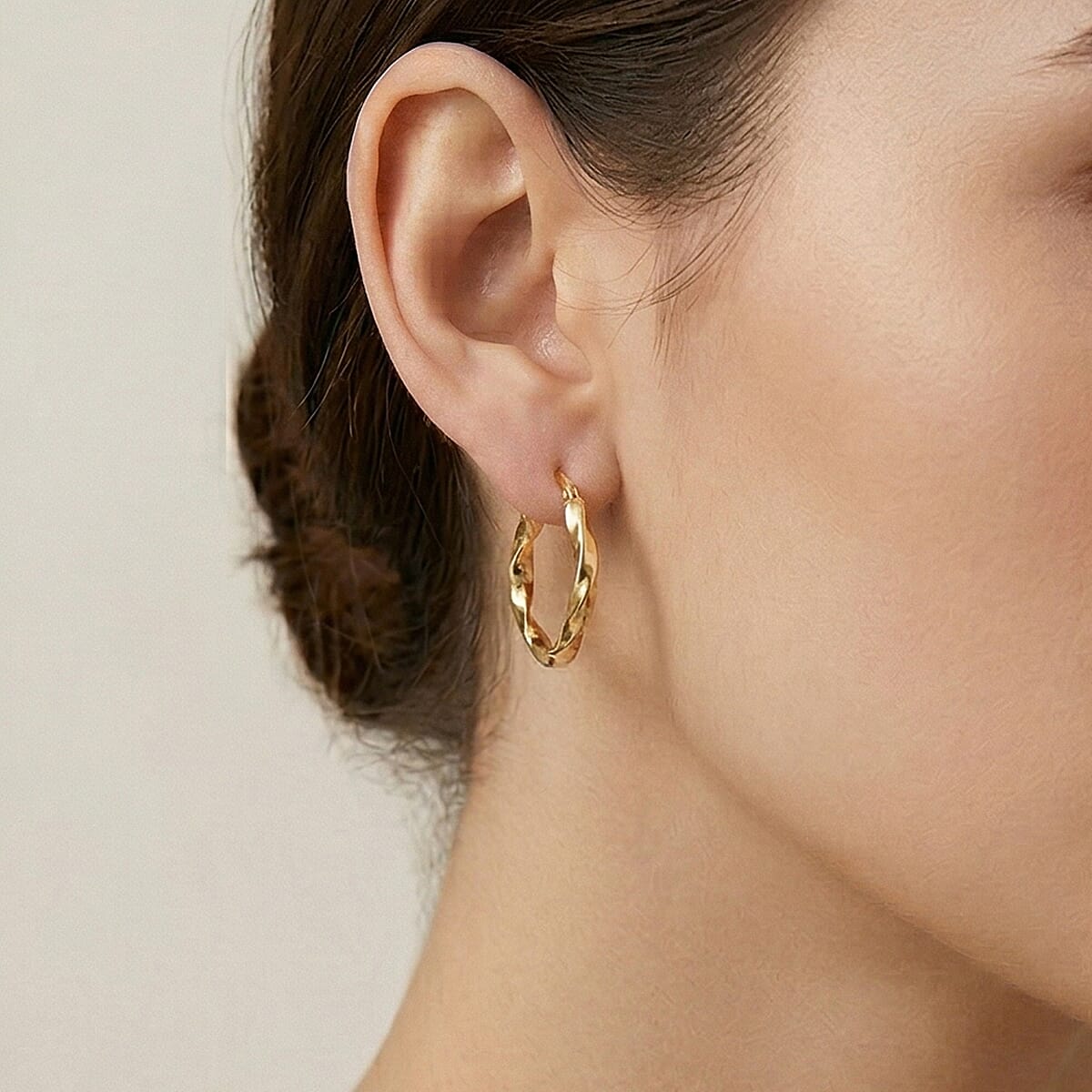 9K Yellow Gold 23MM X 23MM Twisted Square Tube Creole Hoop Earrings 1.5 grams