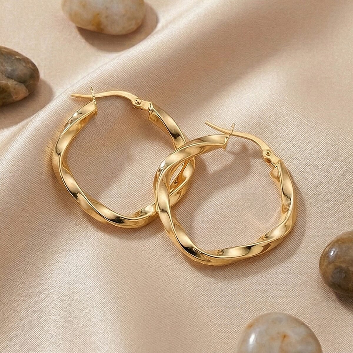 9K Yellow Gold 23MM X 23MM Twisted Square Tube Creole Hoop Earrings 1.5 grams