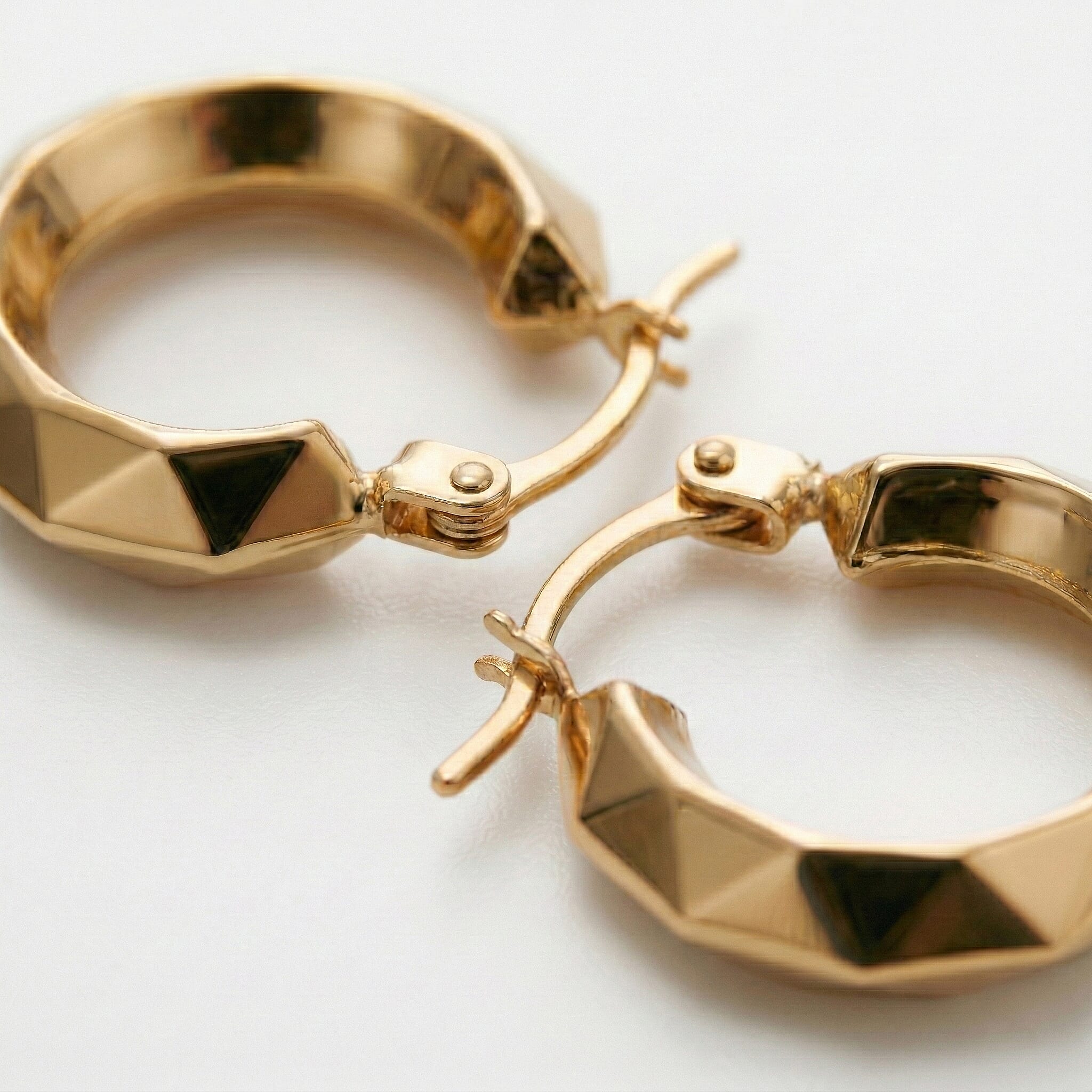 9K Yellow Gold 14MM Patterned Creole Earrings 0.53 grams