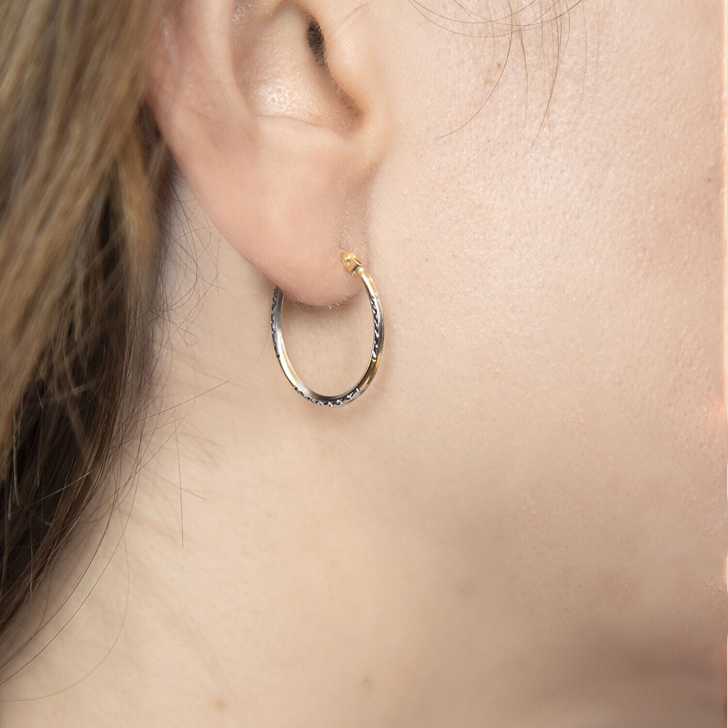 9K Two Colour Gold 14MM X 20MM Diamond Cut Oval Creole Earrings 0.44 grams