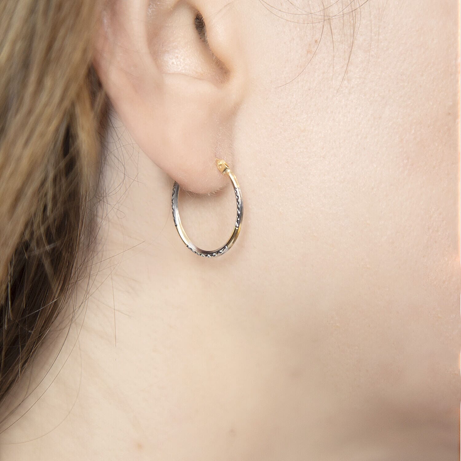 9K Two Colour Gold 14MM X 20MM Diamond Cut Oval Creole Earrings 0.44 grams