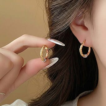 https://tjcuk.sirv.com/Products/60/9/6093003/9K-Tri-Colour-Gold-20MM-Creole-Hoop-Earrings-2-4-grams_6093003_1.jpg?w=342&h=342